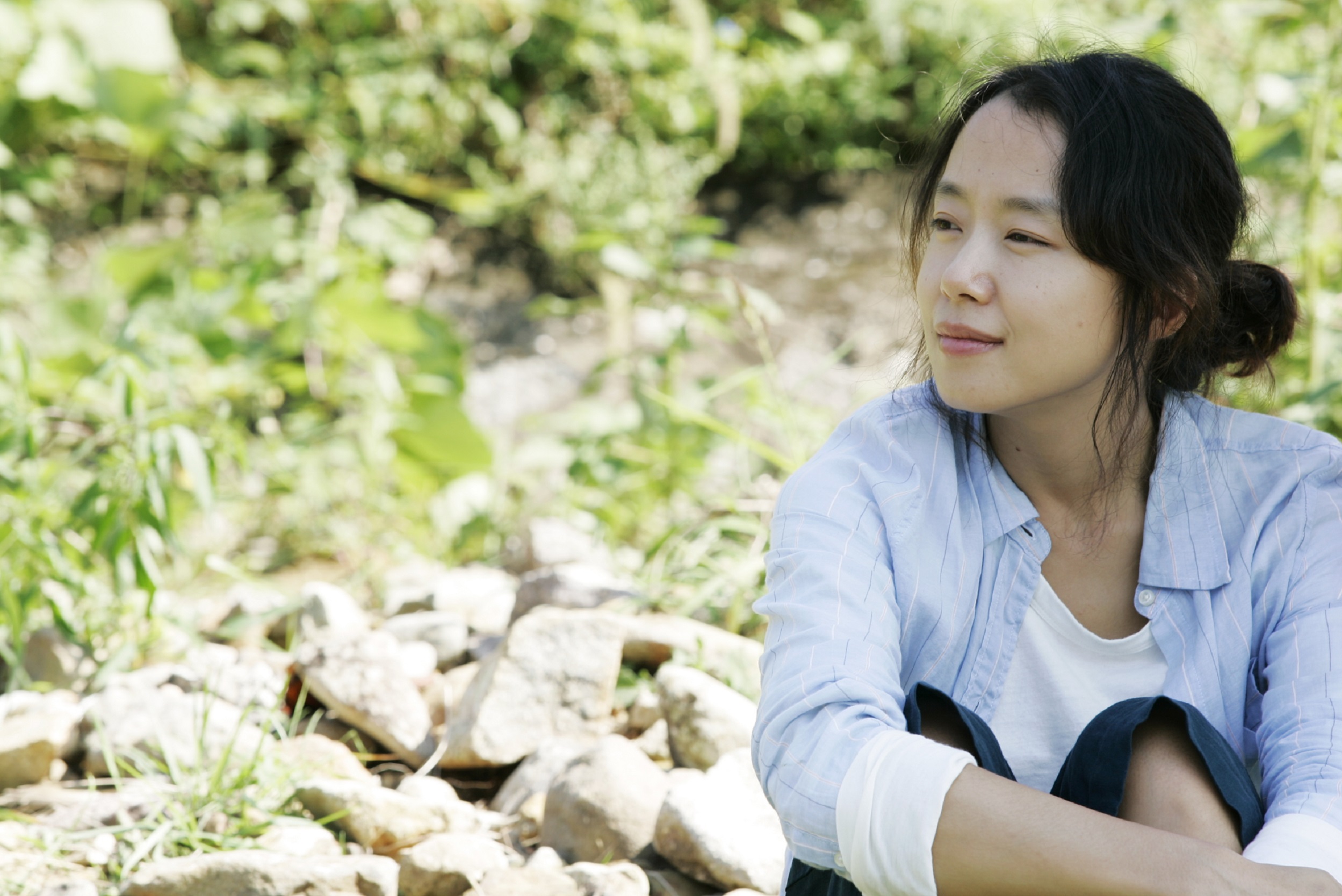 《密陽》講述女主角在承受兩次至親離世的傷痛後，接受了宗教的安慰卻產生質疑。（華聯國際提供）