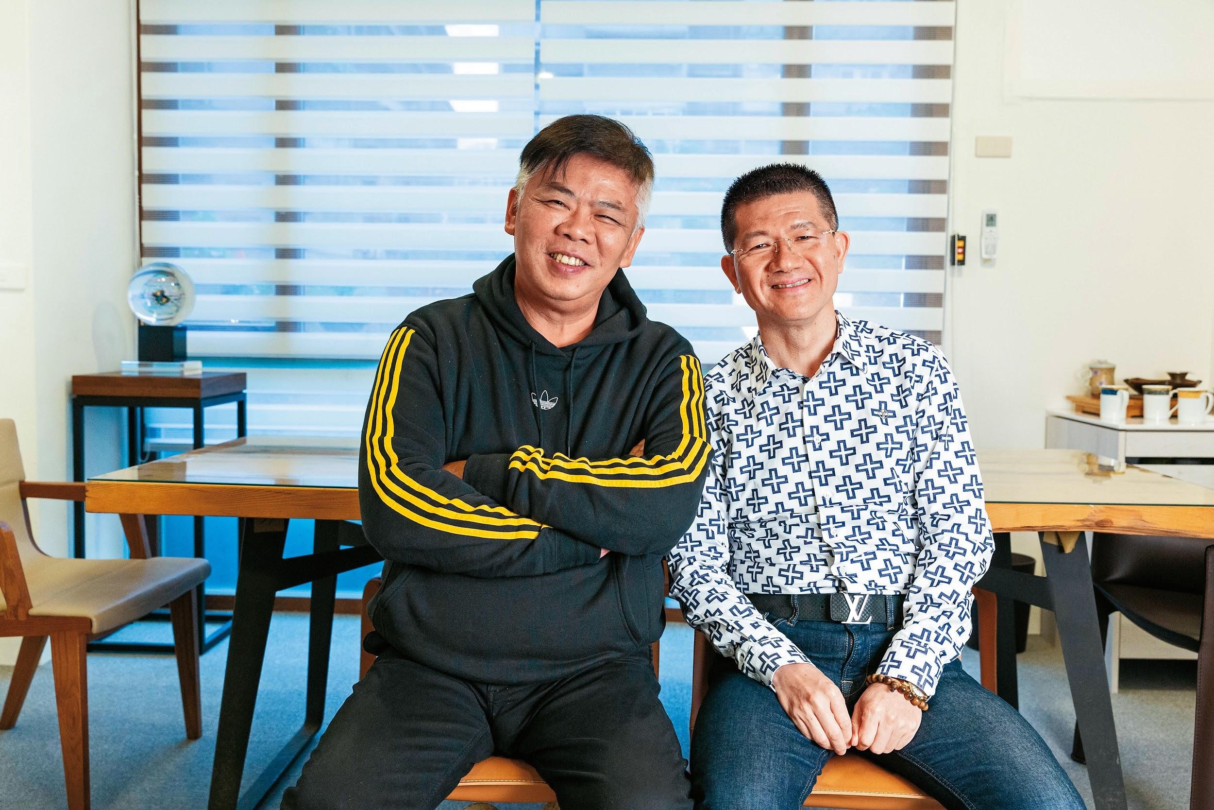 賴聰筆（右）創業的首部網台聯動電視劇，找來3億電影票房導演馮凱（左）執導。