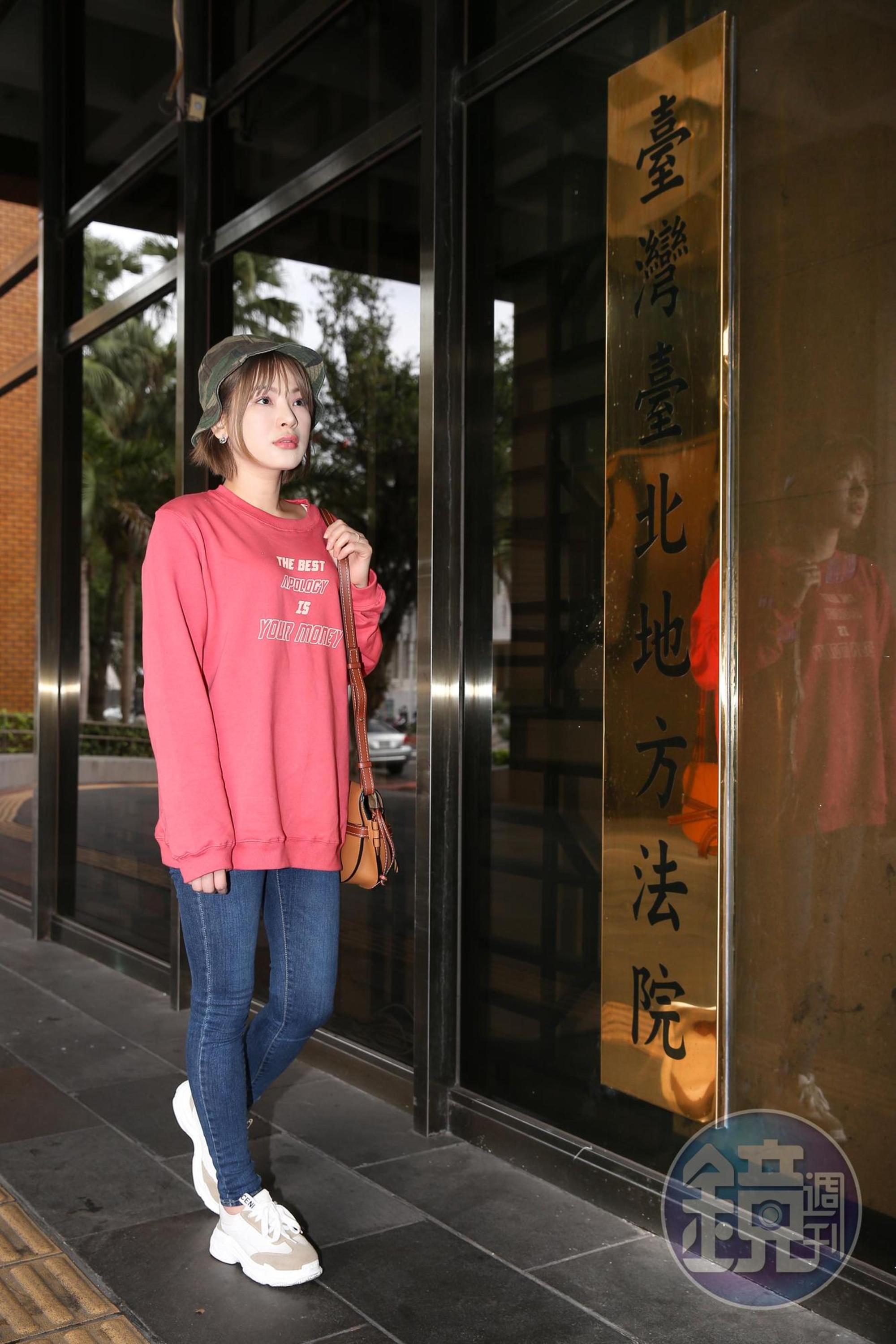 陳沂不改浮誇路線,聲稱陳為民是「覬覦我的美色」。