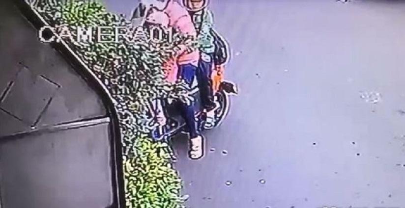 彭女昨早騎車載2個小孩出門，自此音訊全無。（警方提供）