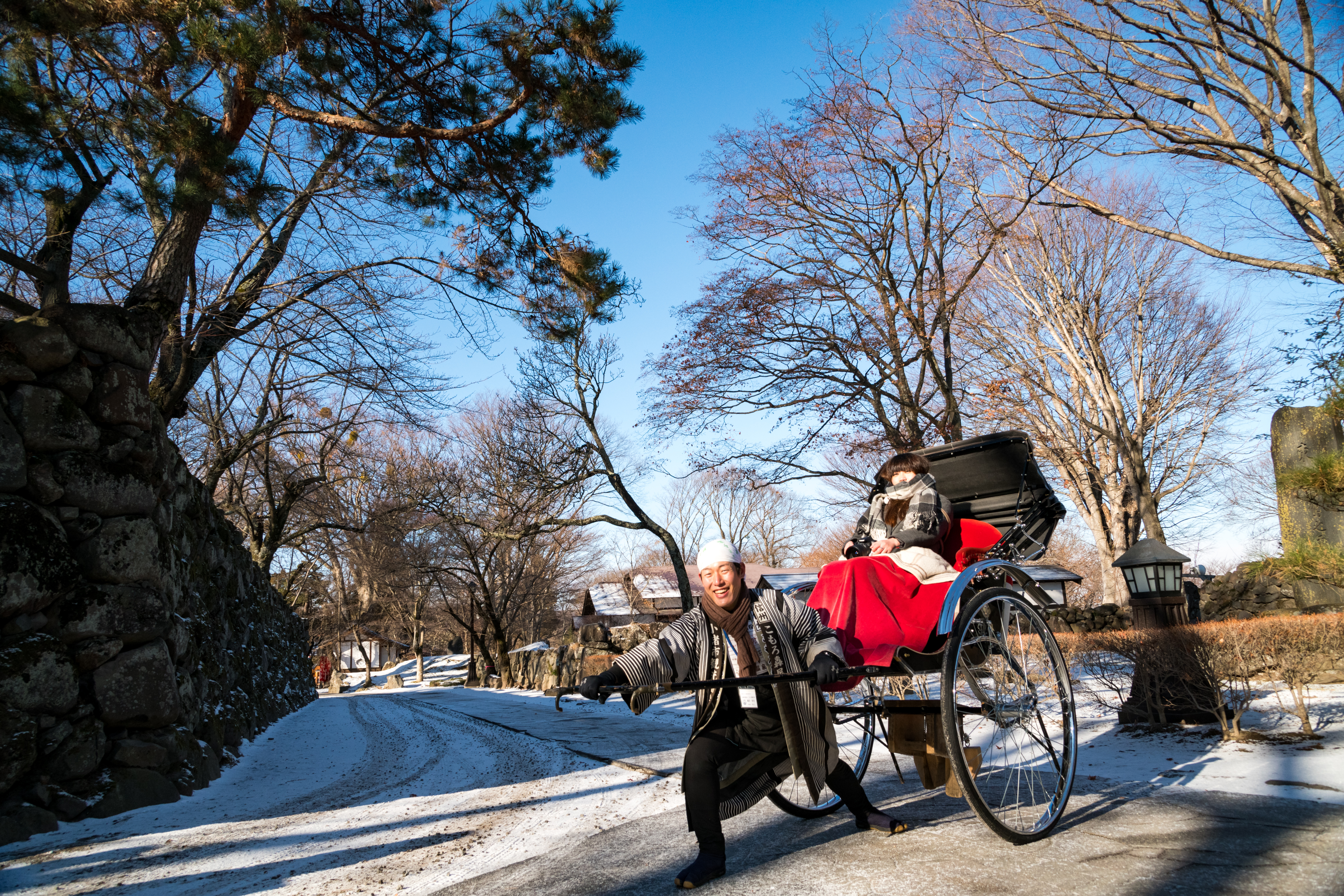 小諸市最主要的觀光勝地，即是「小諸城址懷古園」，在這裡還可體驗搭人力車遊園的滋味。 