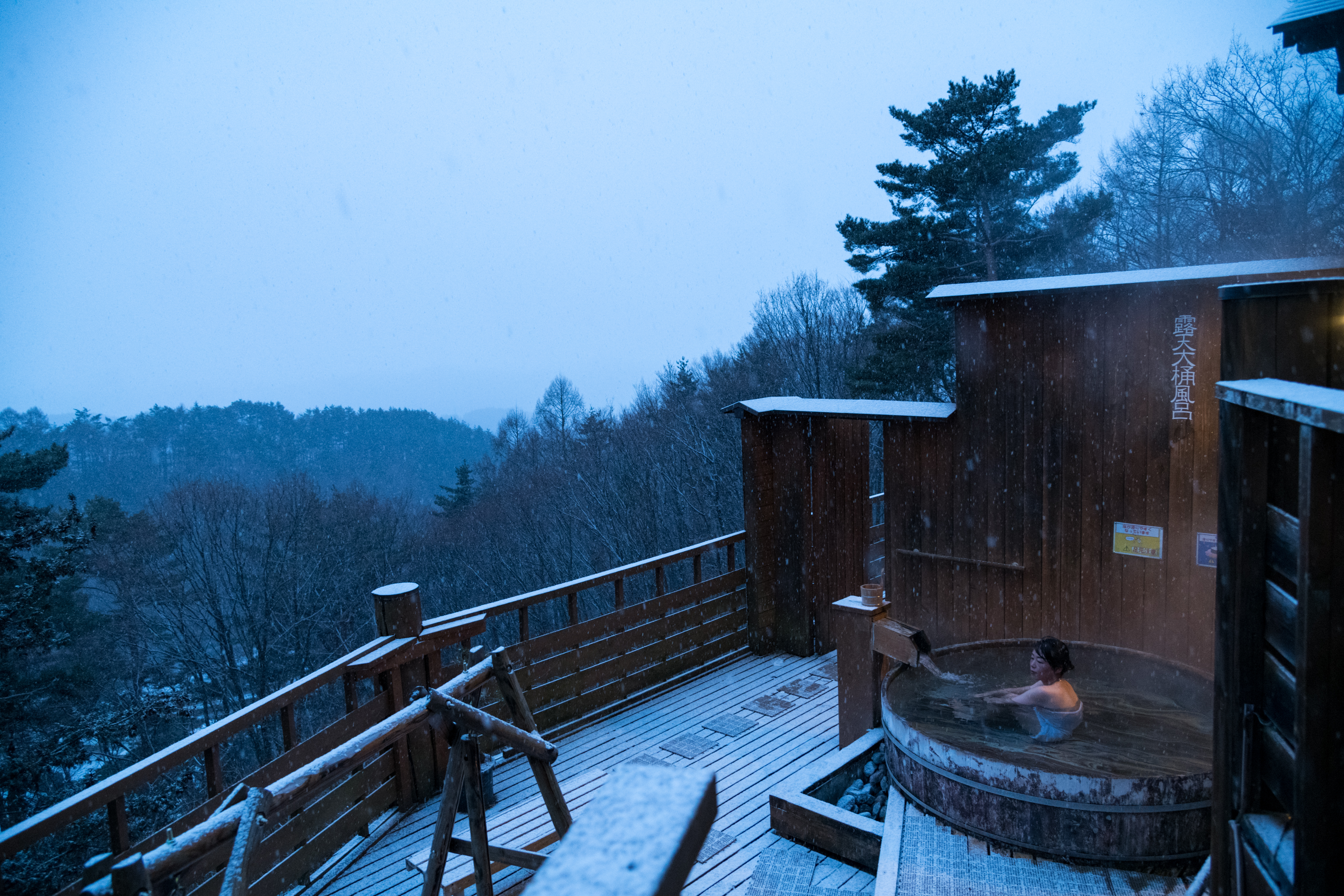 常盤館的雲之助，為視野寬廣的戶外風呂。