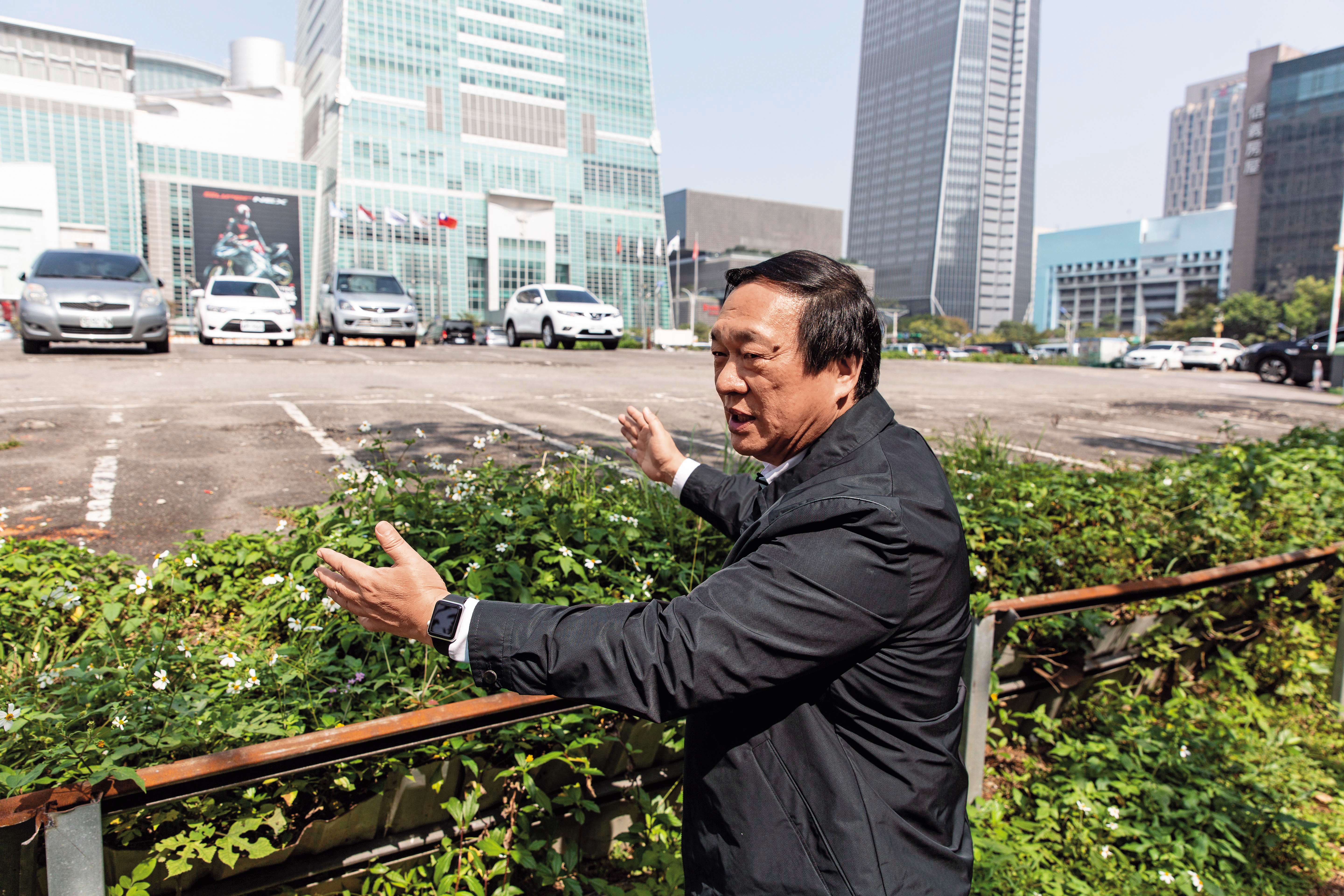 陳文彬帶本刊到D3現場察看，質疑北院民事執行處立場偏頗，有圖利他人之嫌，已提出檢舉。