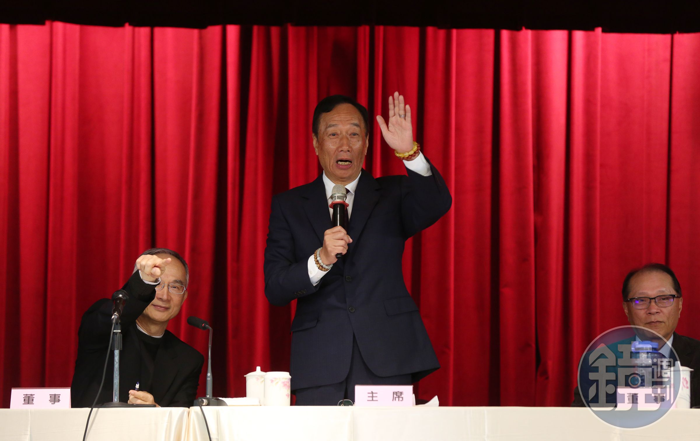 鴻海集團董事長郭台銘對於媒體新聞報導有意見，再度於個人臉書粉絲頁發文抨擊。