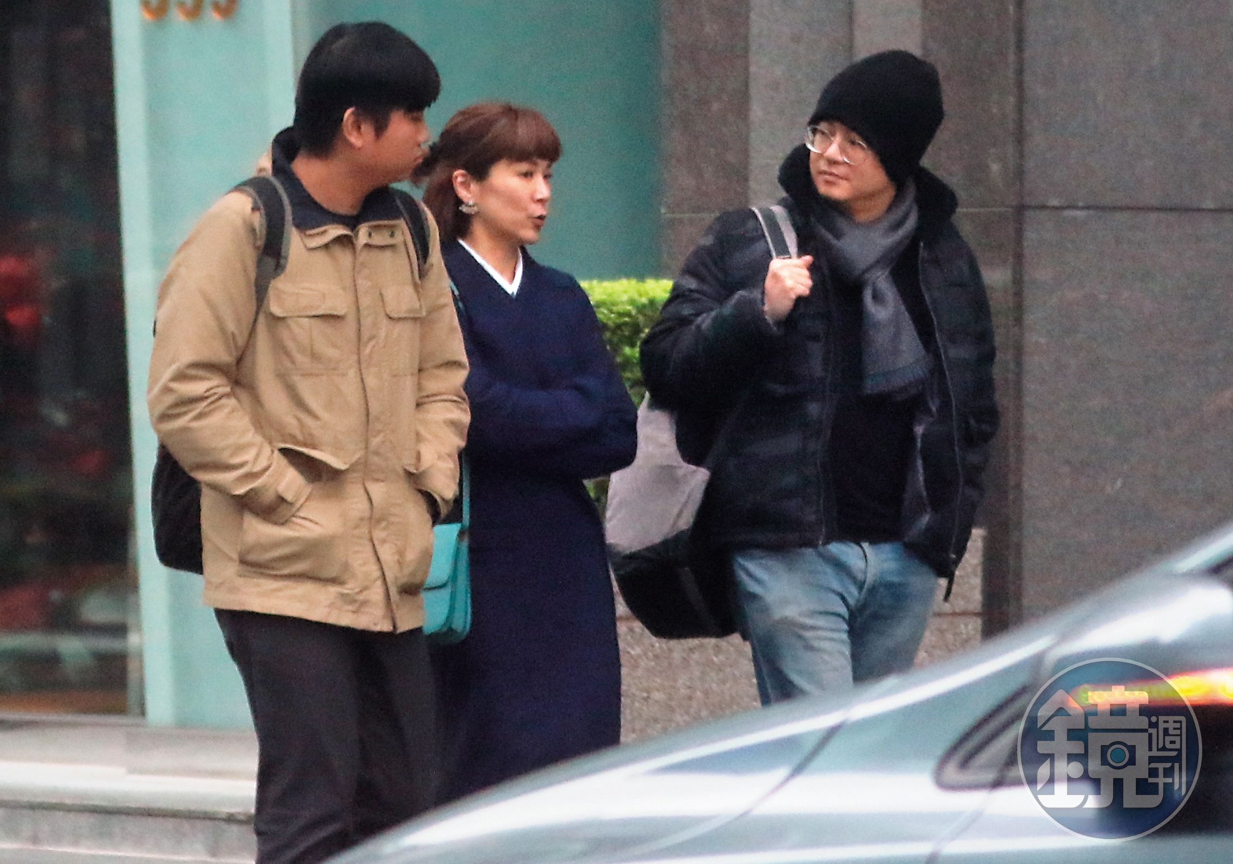 本刊直擊陸元琪與呂元鐘約會，戀情曝光後兩人態度大不同，陸元琪語透開懷，呂元鐘卻言詞閃爍不肯認愛。