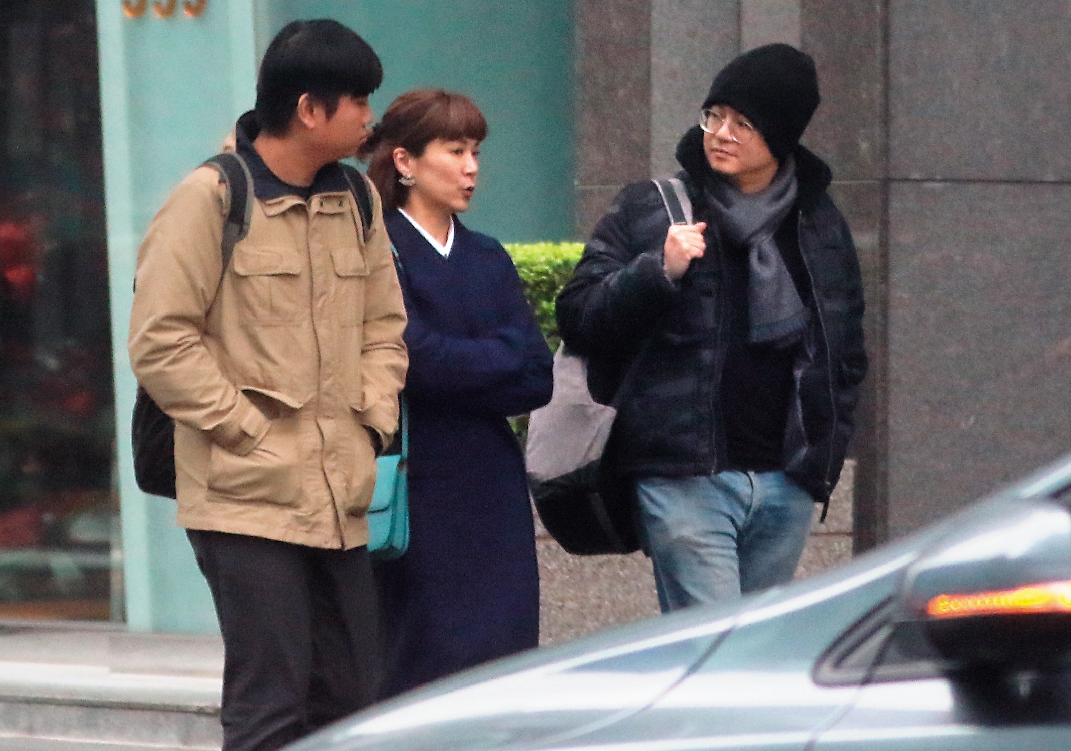 本刊直擊陸元琪與呂元鐘約會，戀情曝光後兩人態度大不同，陸元琪語透開懷，呂元鐘卻言詞閃爍不肯認愛。