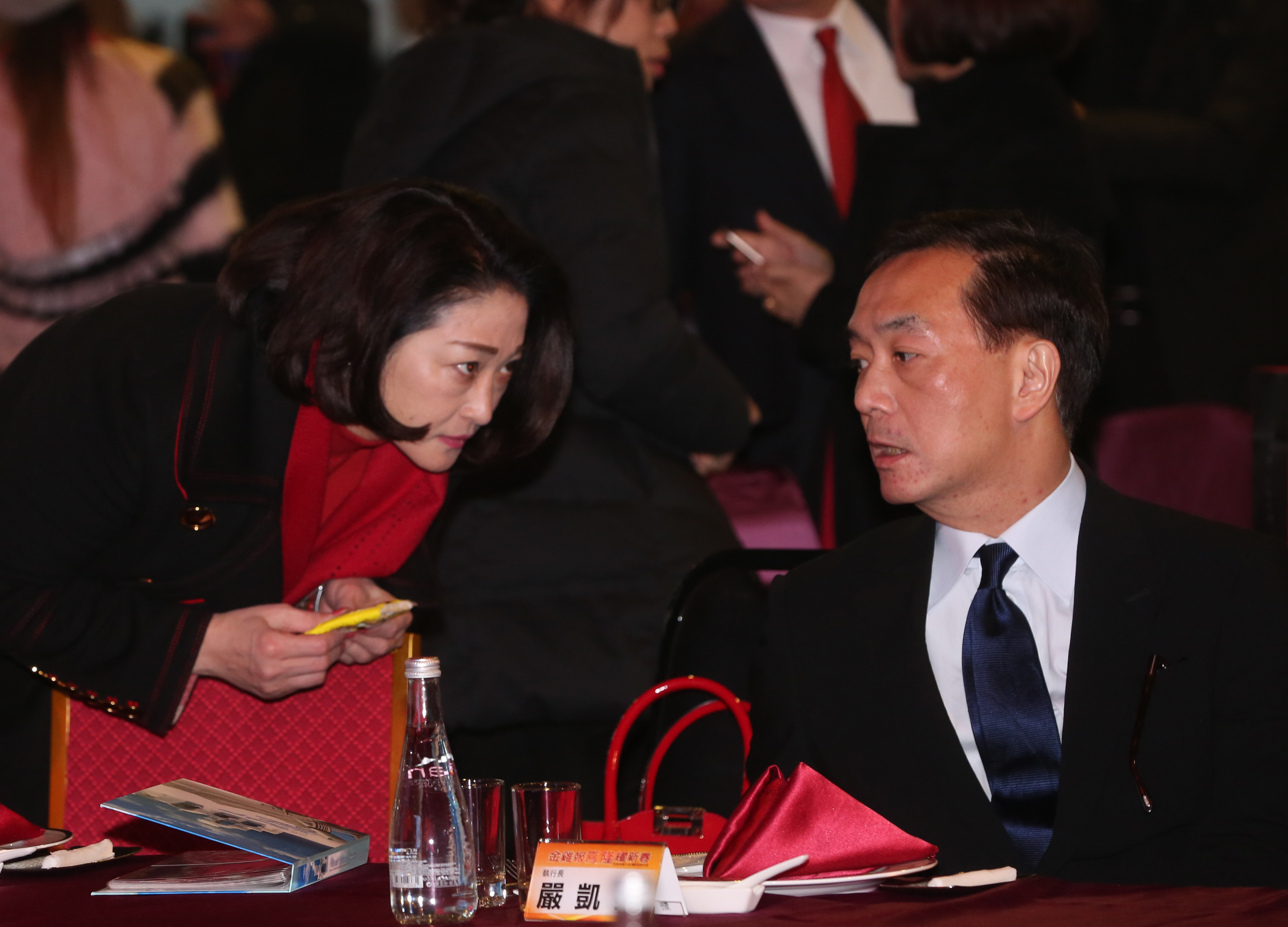 往年裕隆尾牙，都能看到嚴凱泰與嚴陳莉蓮伉儷情深的畫面。