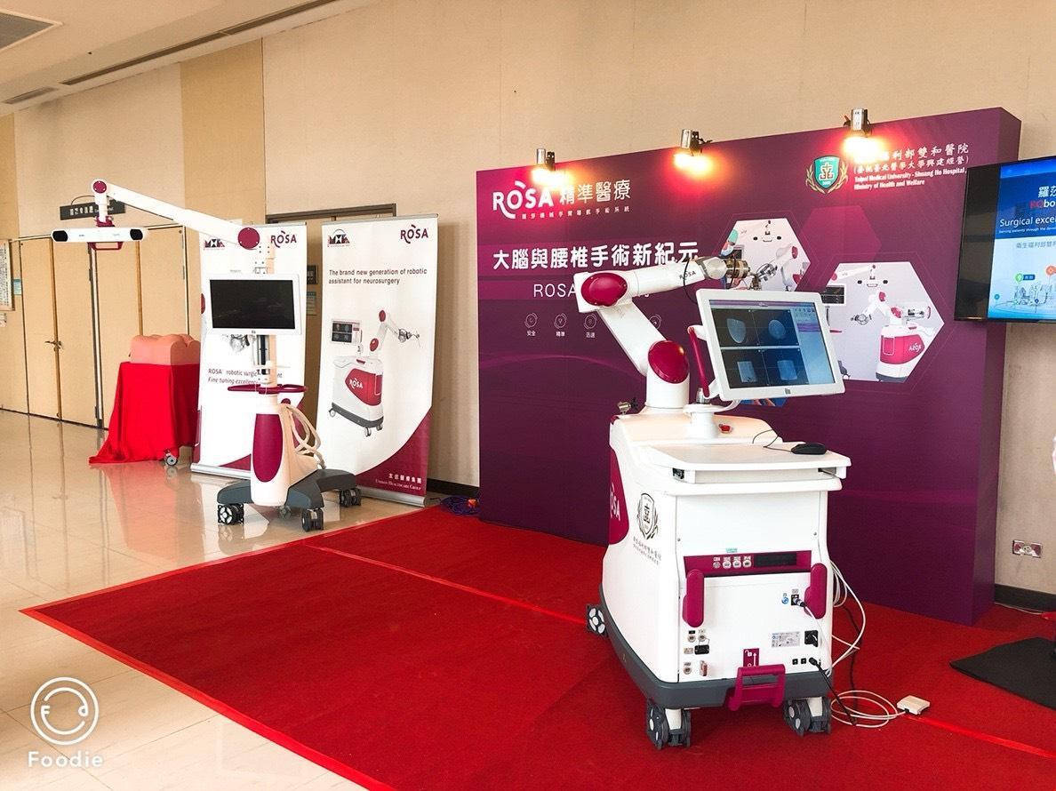 ROSA機器人手臂除了腰椎手術外,也可用於執行大腦手術。(雙和醫院提供)