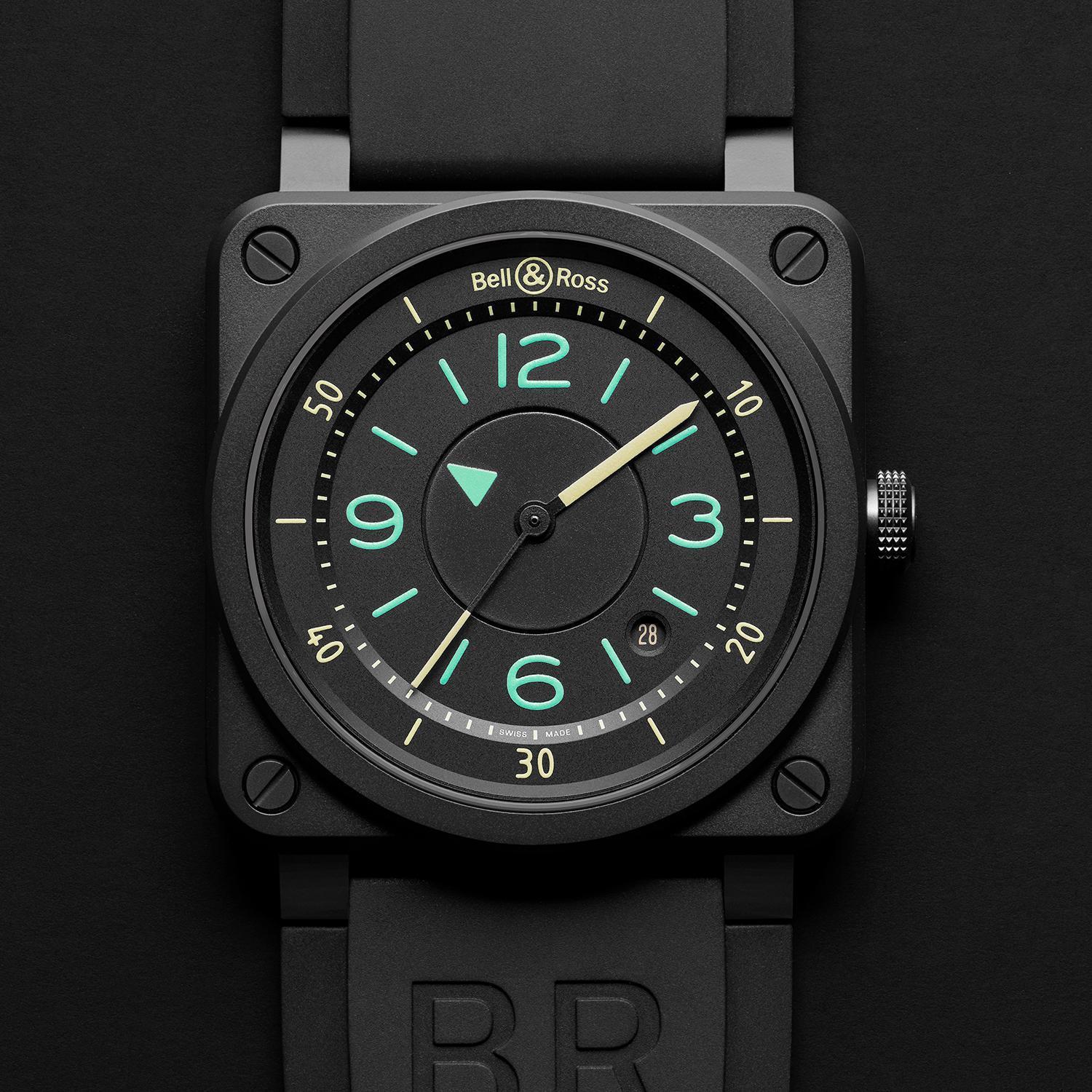 R 03-92 BI-COMPASS，限量999只，建議售價NT$129,000。