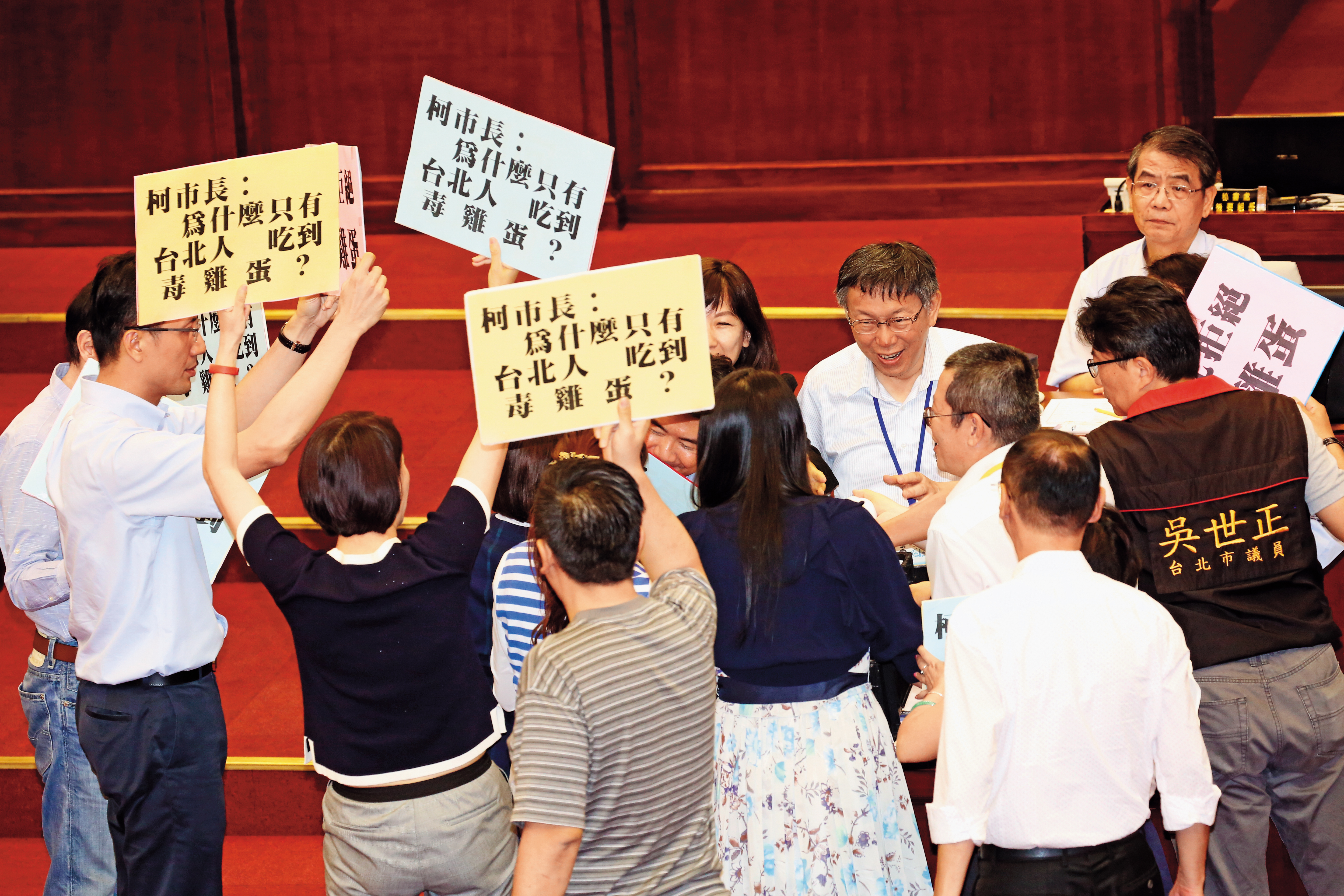 柯文哲拍板大巨蛋續建，但停工4年造成的損失由誰買單仍在仲裁，市府若要賠，勢必面對議會追究。