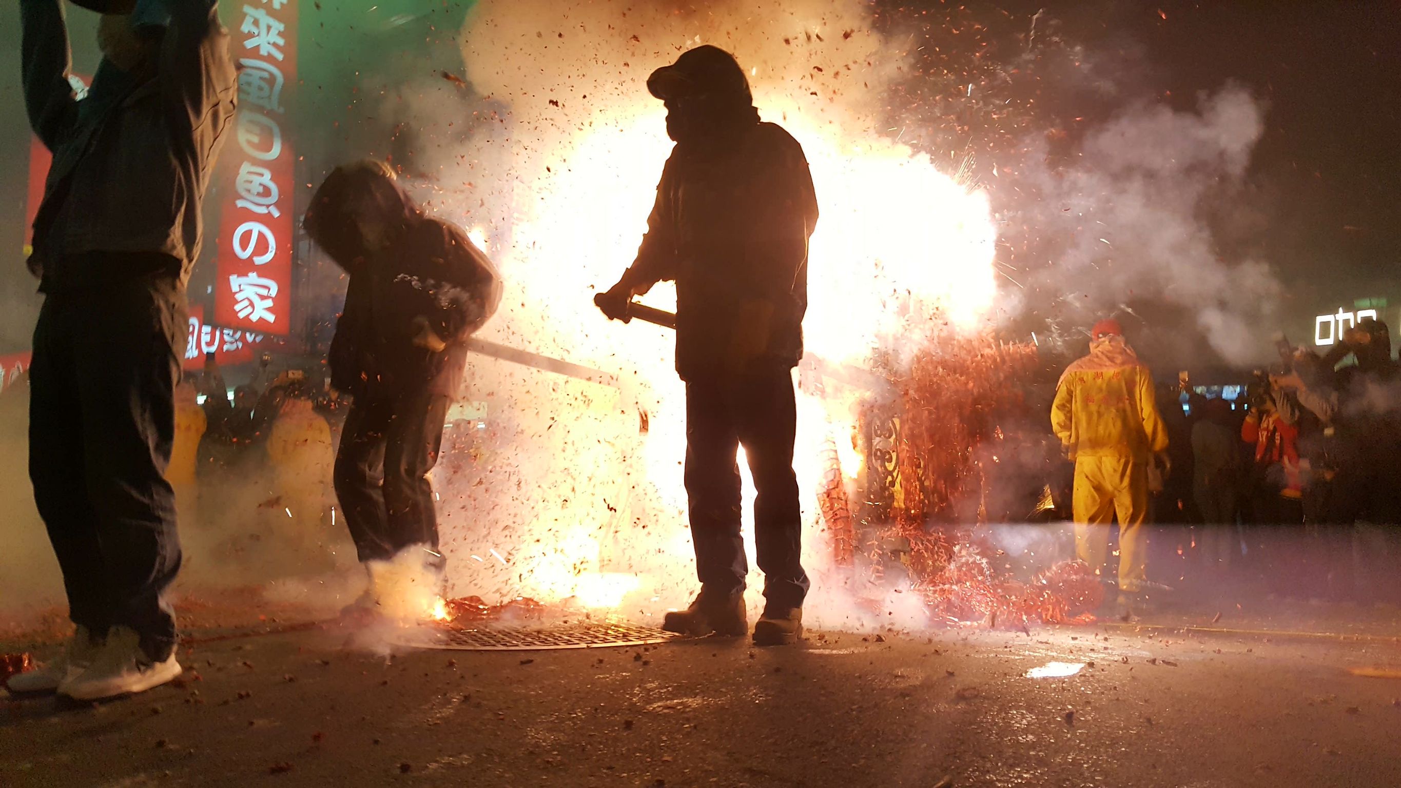 台北市內湖區梘頭福德祠舉行「夜弄土地公」活動慶元宵。