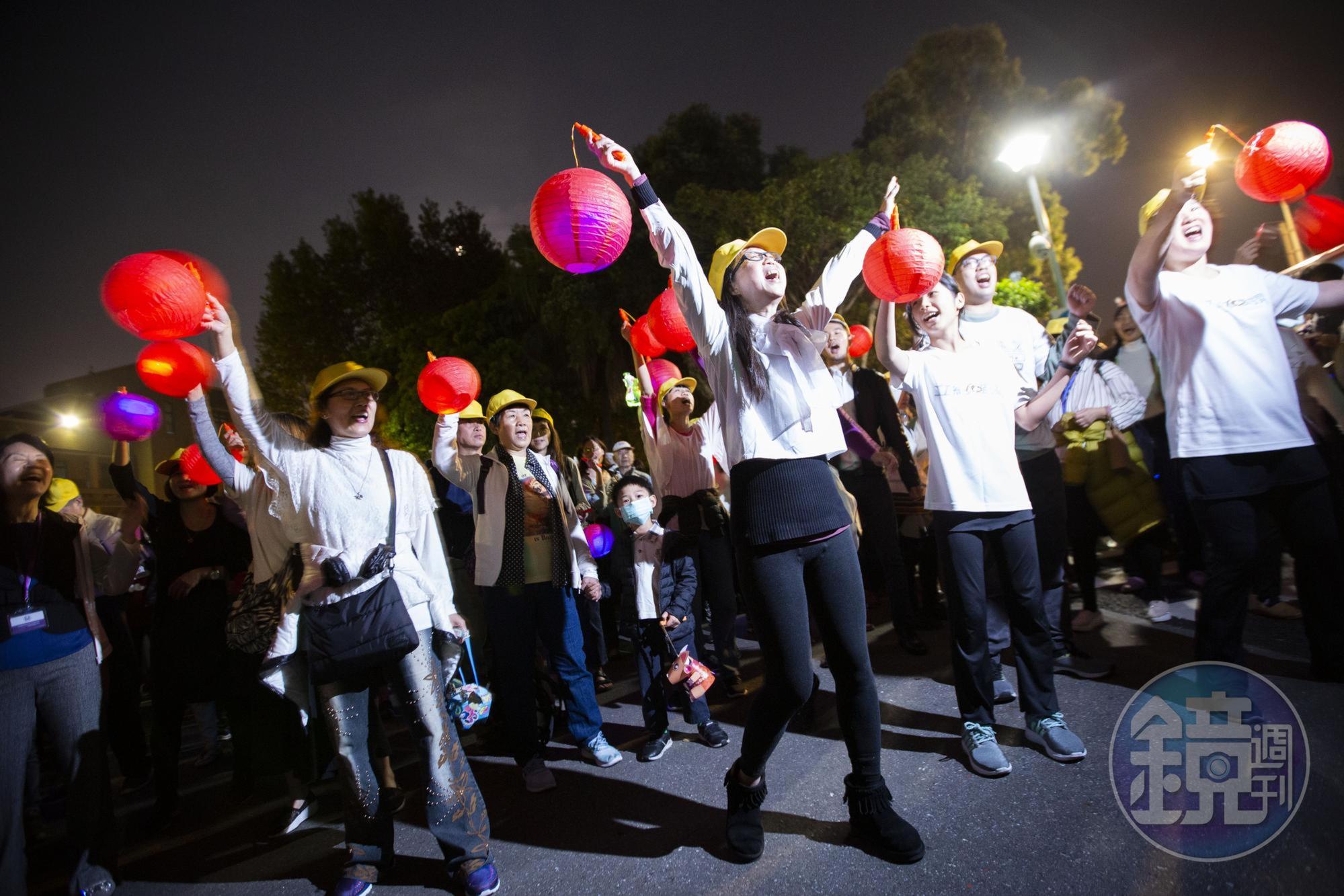 反同婚團體今共同舉辦元宵節提燈繞行政院,表達反對政院強推婚姻平權的訴求。