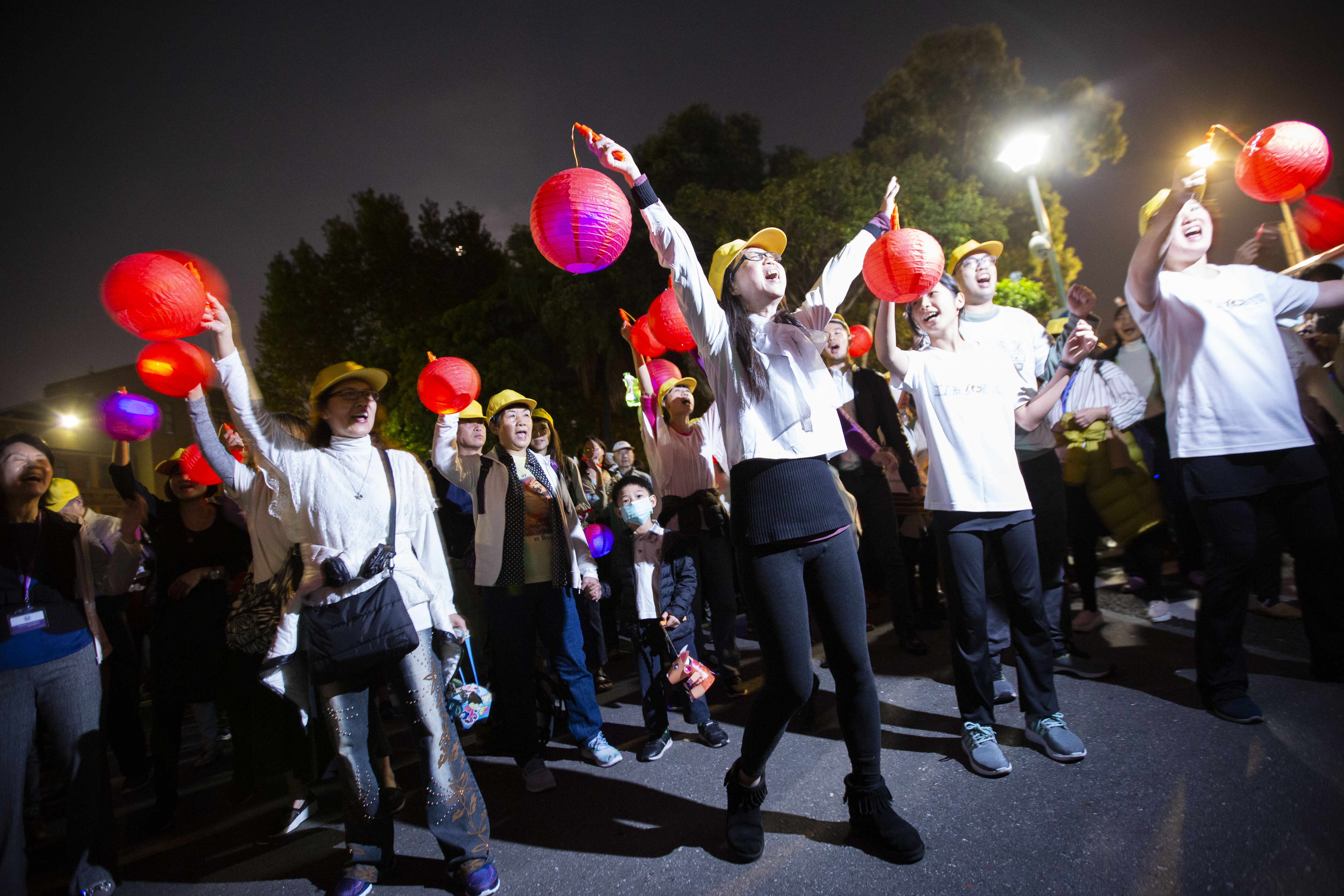 反同婚團體今共同舉辦元宵節提燈繞行政院，表達反對政院強推婚姻平權的訴求。