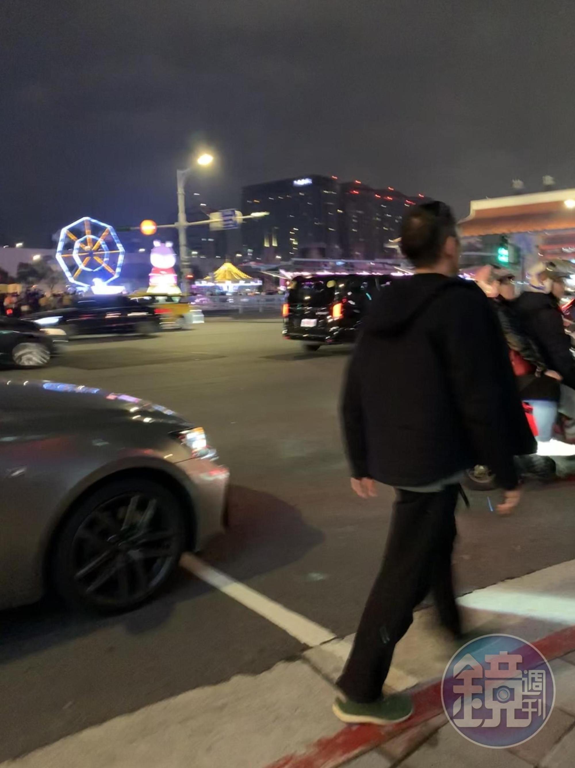 鈕承澤日前被依強制性交罪起訴,昨(19日)元宵節當天,被民眾目擊現身台北燈節看花燈。