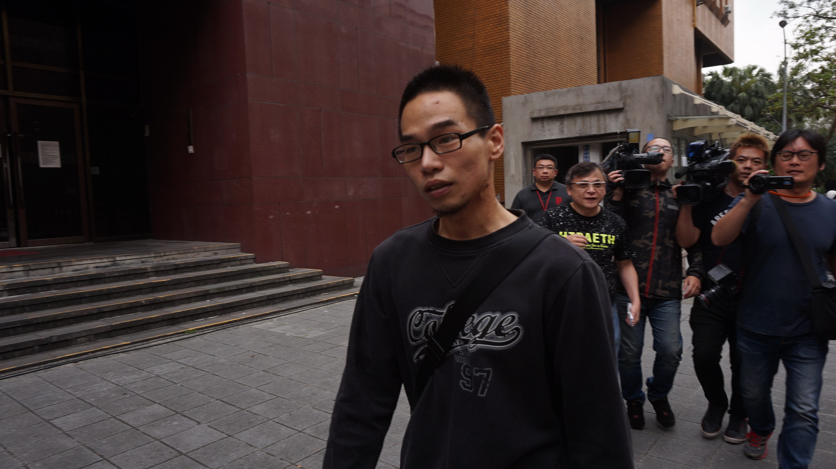 有毒品前科的胡家瑞開車時紅燈迴轉，撞死清華大學資優博士生林仲桓，遭判刑18年定讞。