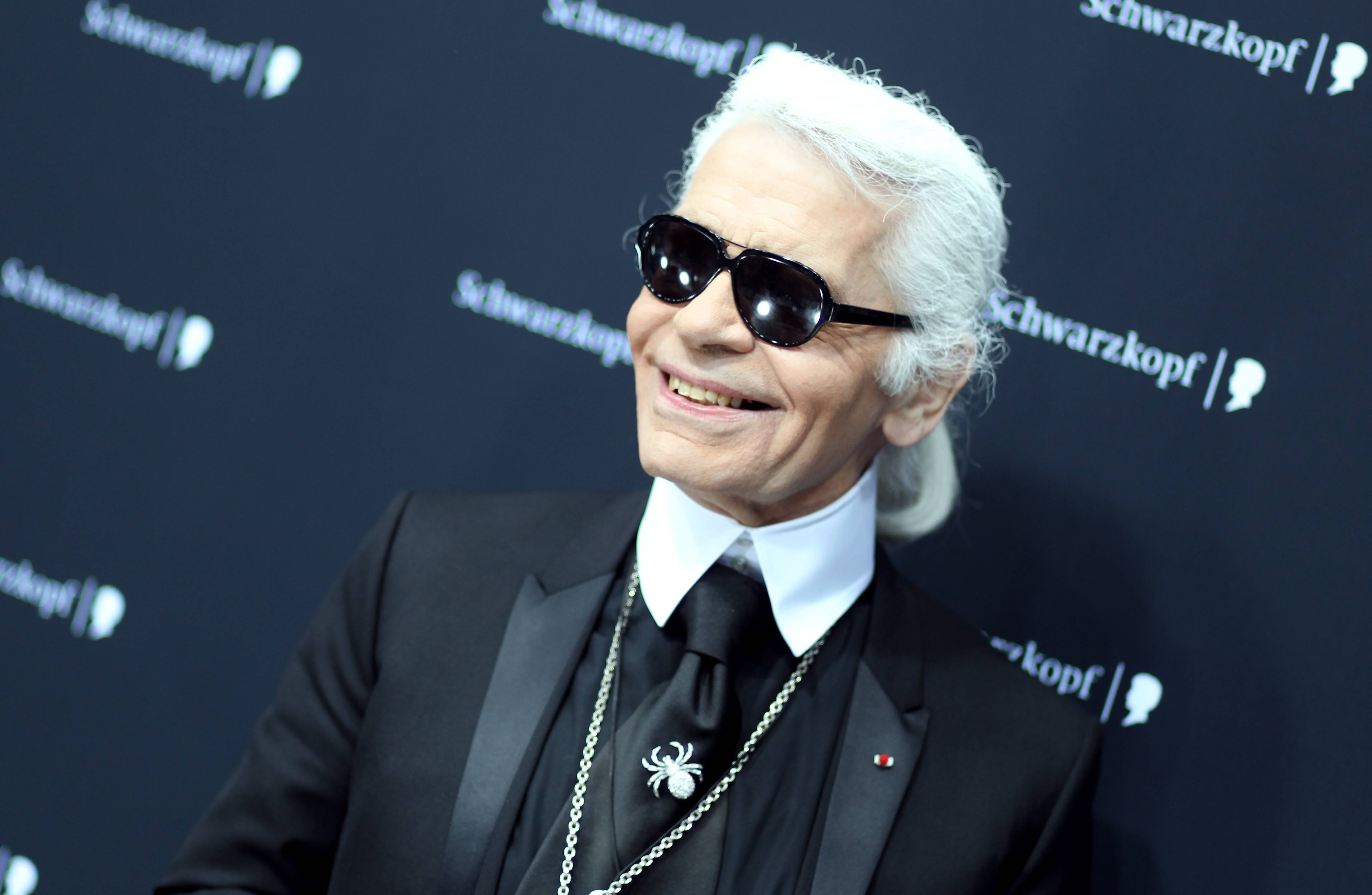 「時尚老佛爺」拉格斐罹癌逝世，圖為他過去參加活動時露出難得一見的笑容。（東方IC）