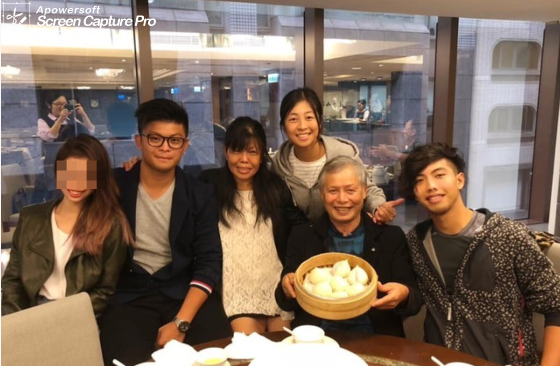 謝父去年10月舉辦生日宴,謝政鵬也帶著張姓女友一同出席,雙方互動融洽。(翻攝謝政鵬臉書)