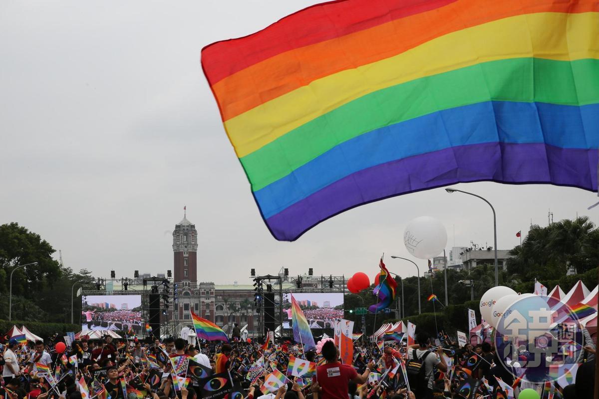 紛擾多時，行政院版同婚專法出爐！法案取名《司法院釋字第748號解釋施行法》，同性伴侶可結婚、繼承財產並繼親收養。