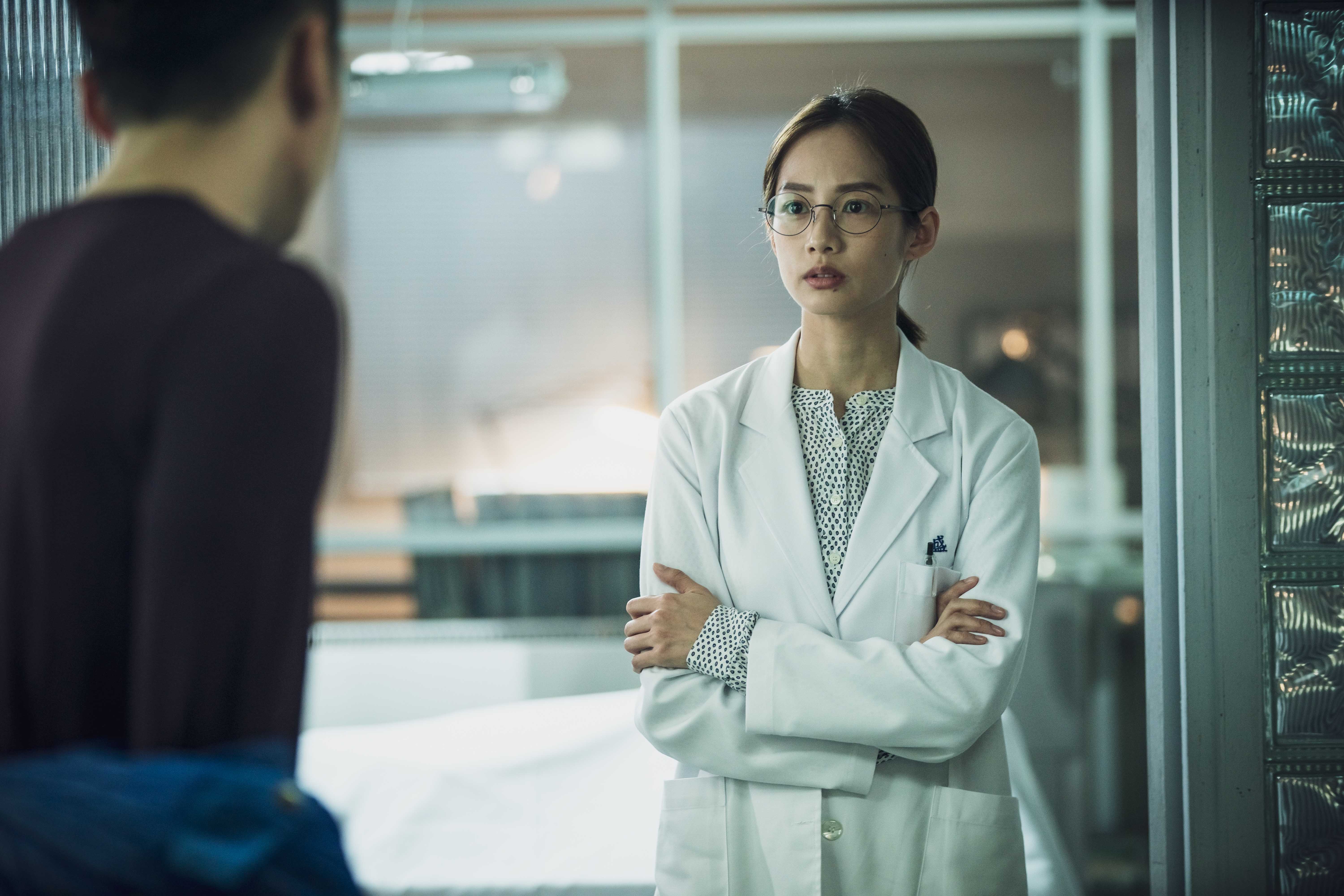 李國毅與簡嫚書在《靈異街11號》幫助彼此辦案。（CME提供）