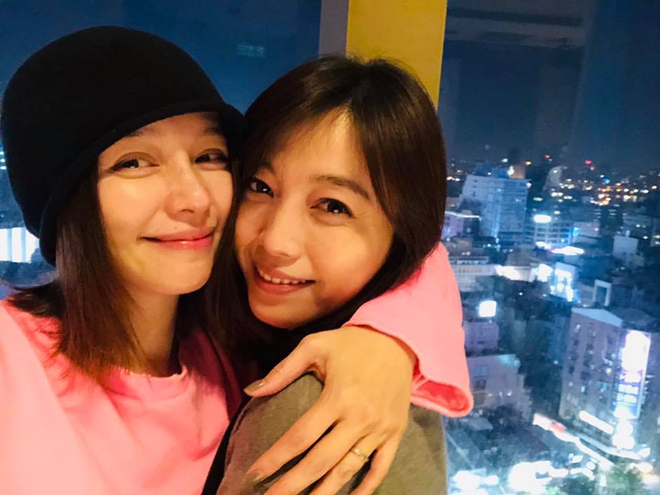 徐若瑄和姊姊一直以來感情甚篤。(翻攝自徐若瑄 Vivian Hsu臉書)