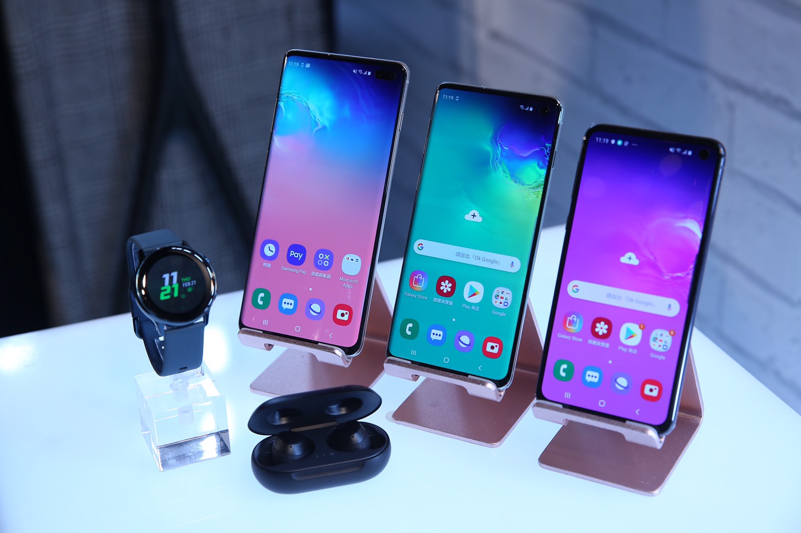 全球手機銷售龍頭三星搶先發表了第十代銀河機S10。