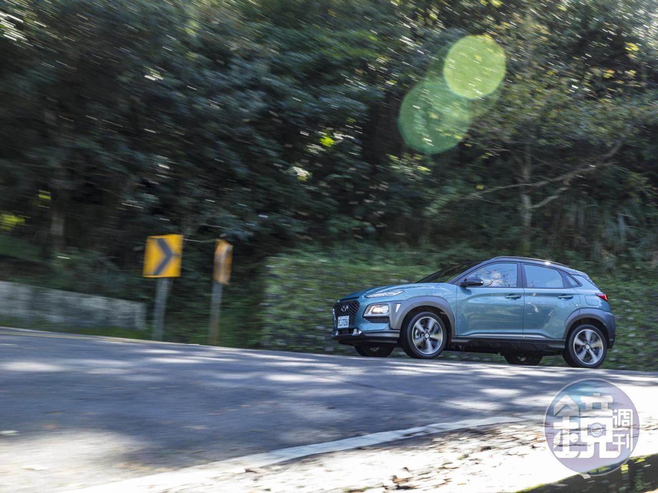 麥花臣前懸吊有效提升車頭指向及路感回饋；多連桿後懸吊搭配雙下支臂及井字形強化副車架，大幅增加後軸貼地性。