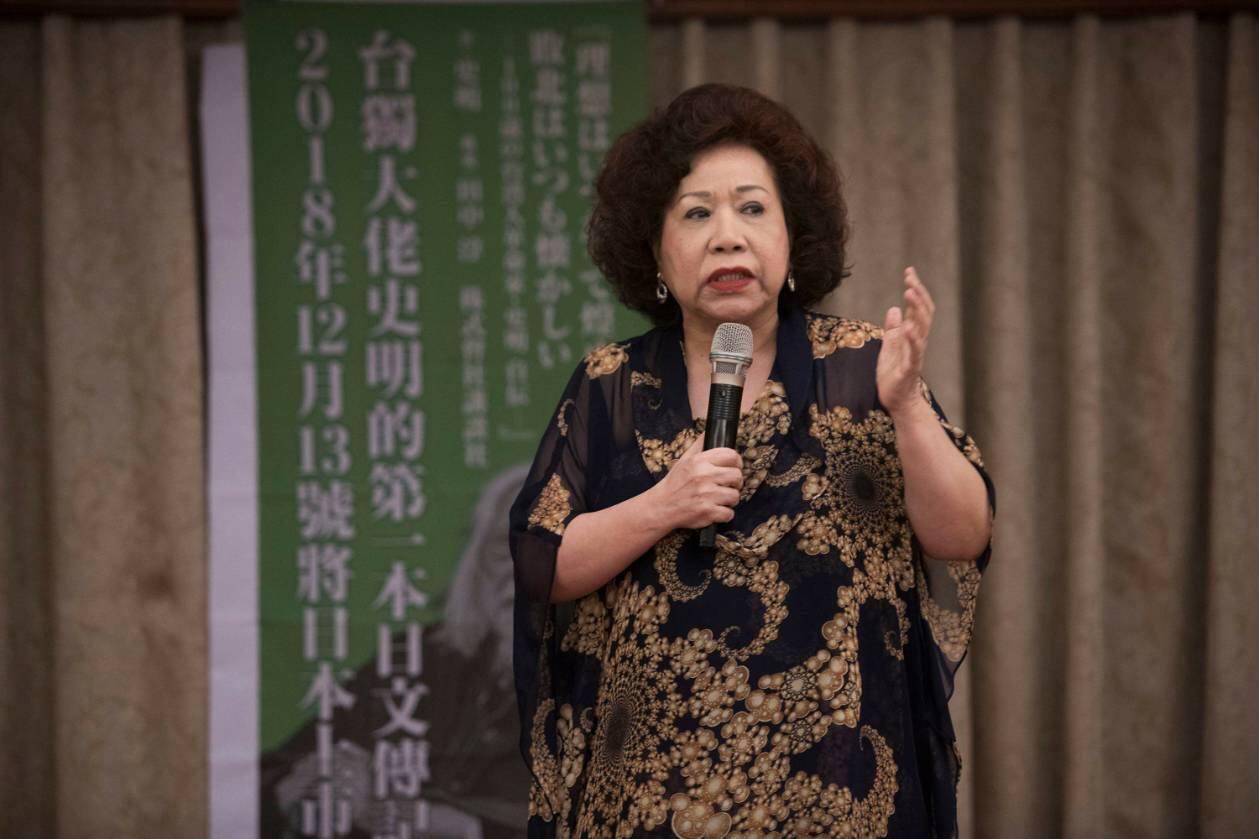 作家黃越綏曾任總統府國策顧問，她多年來積極推動台獨等社會運動，也出版過多本兩性著作。（擷取自黃越綏臉書）