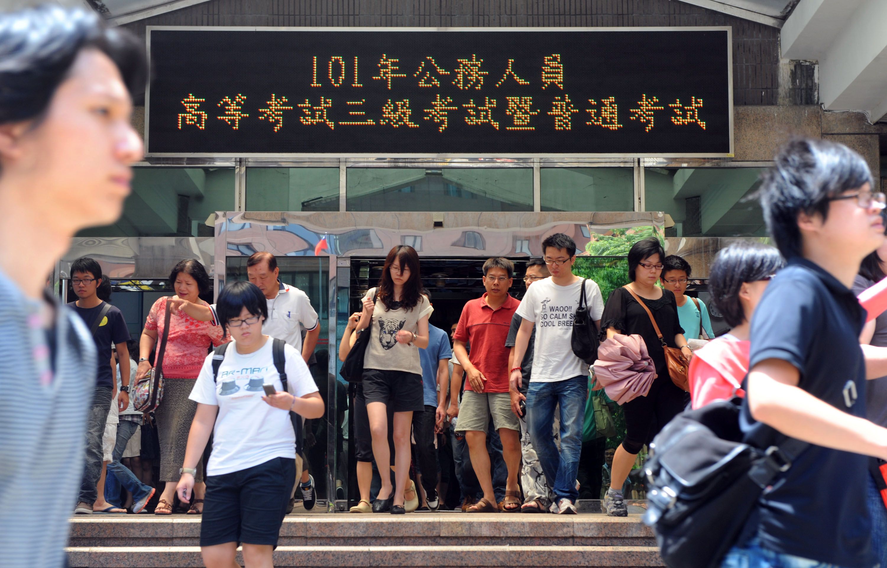 政府推動軍公教年金改革，讓當時在行政院工作的99啪心生危機感，決心靠投資自存退休金。（中央社）