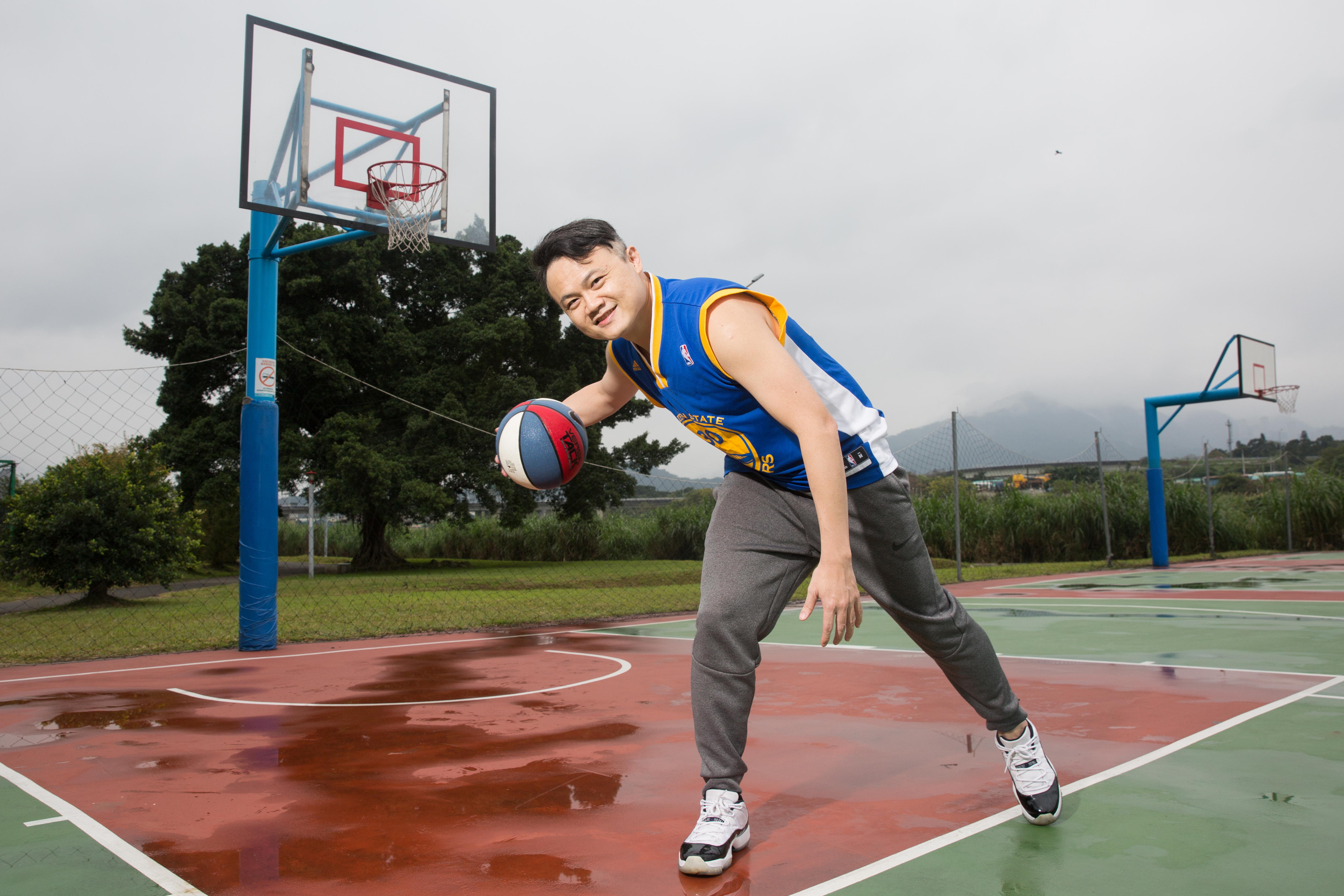 平日愛打籃球的99啪，用NBA教練挑明星球員的方式發掘飆股，並跟著賽季節奏操作，創造高勝率高。