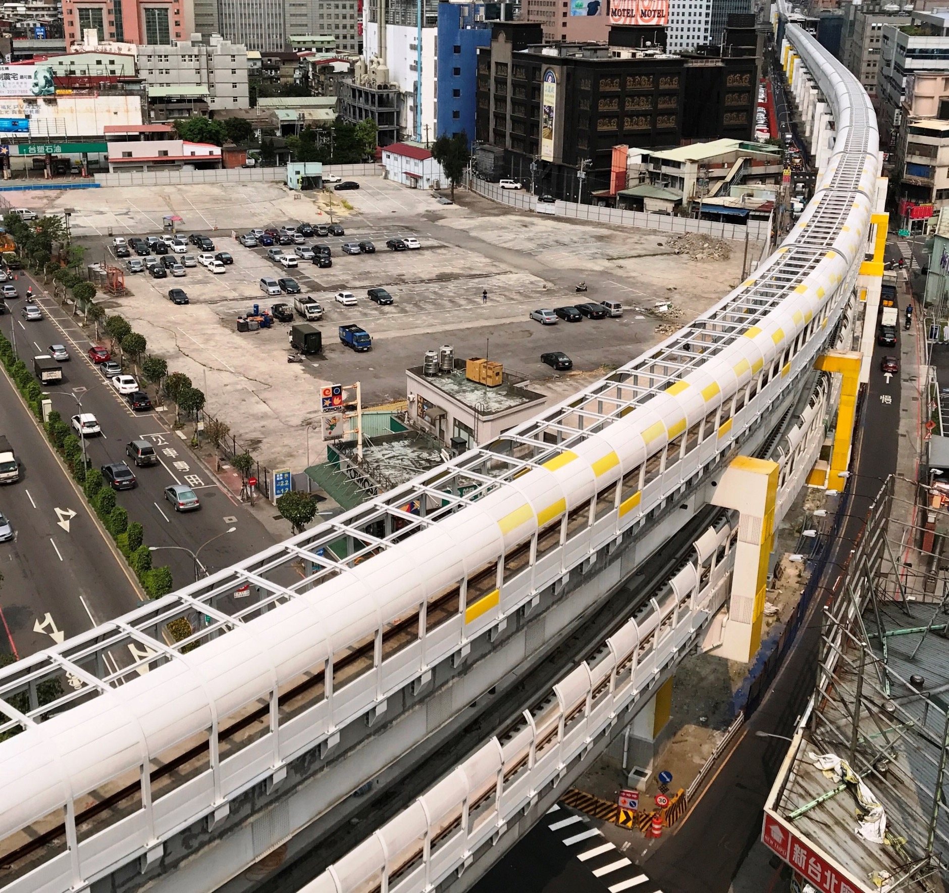 中和地區道路較為狹窄,因此採用「疊式高架」設計。(翻攝自三環六線進度公開專頁)