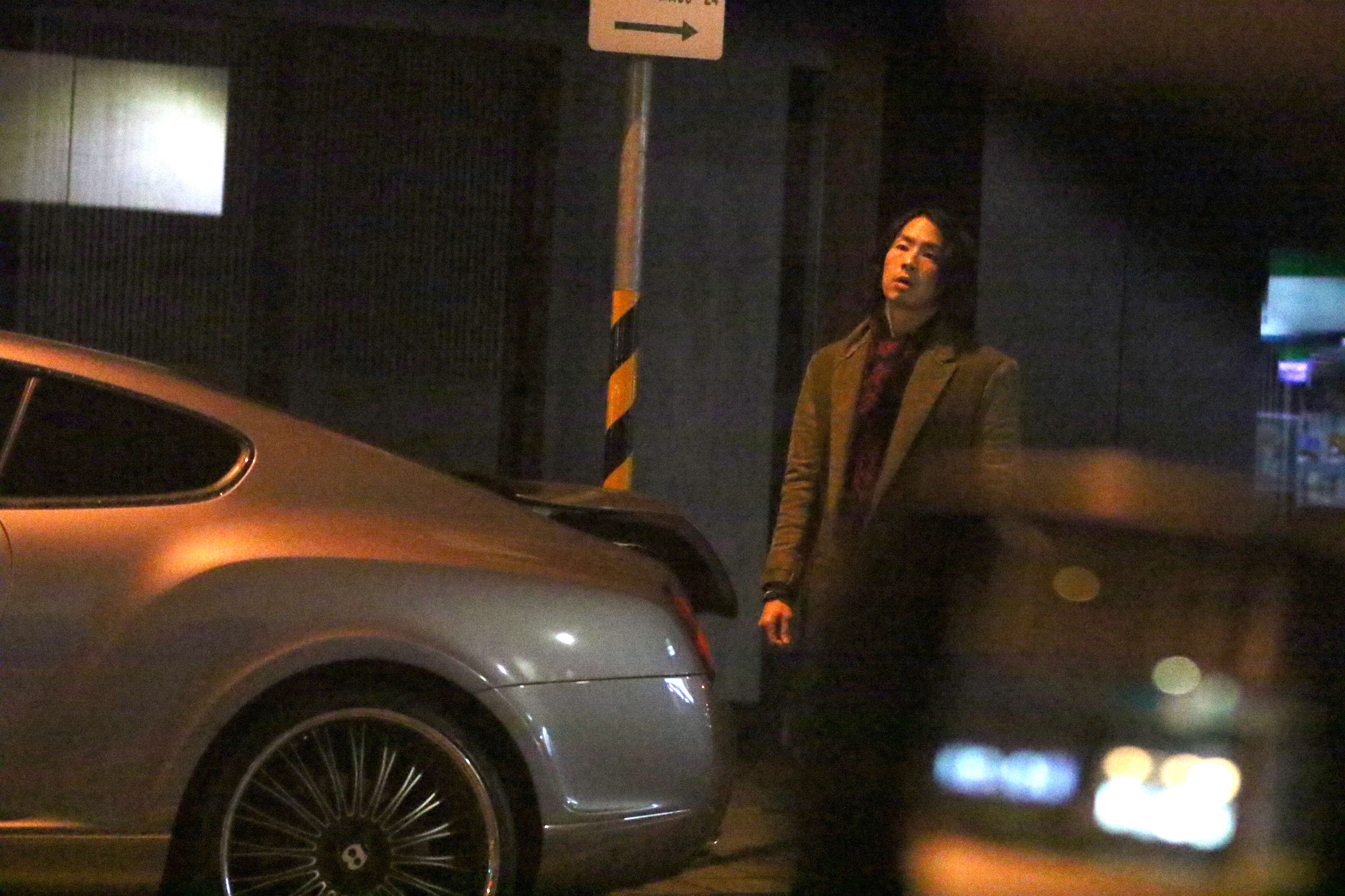 吳建豪與前妻石貞善早就貌合神離傳聞多年，前年本刊直擊吳建豪與朋友在台北聚餐，他也是單身赴宴，結束時一臉落寞獨自離開。