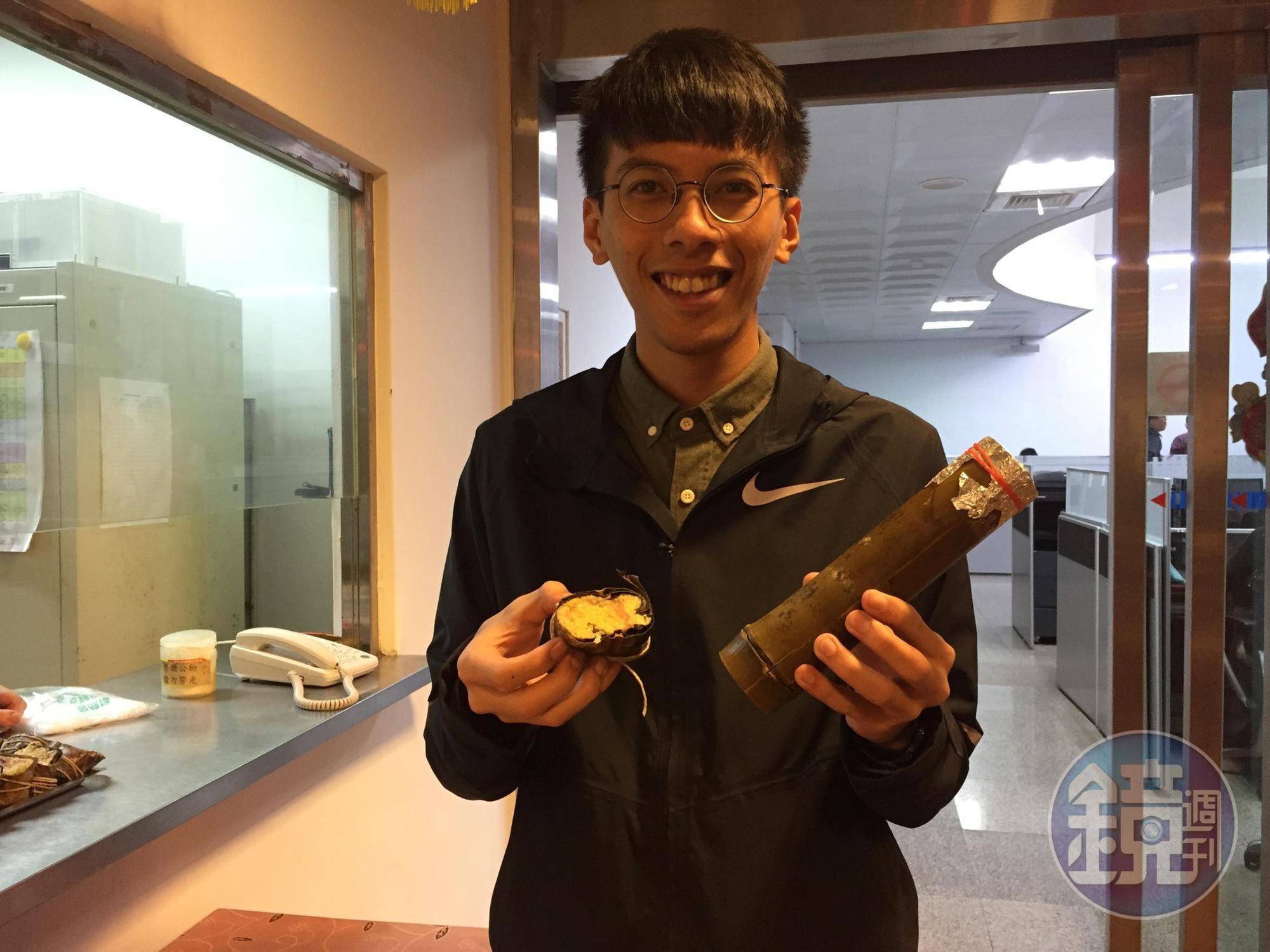 市議員馬見準備竹筒飯和粽子，與議會同仁共享。
