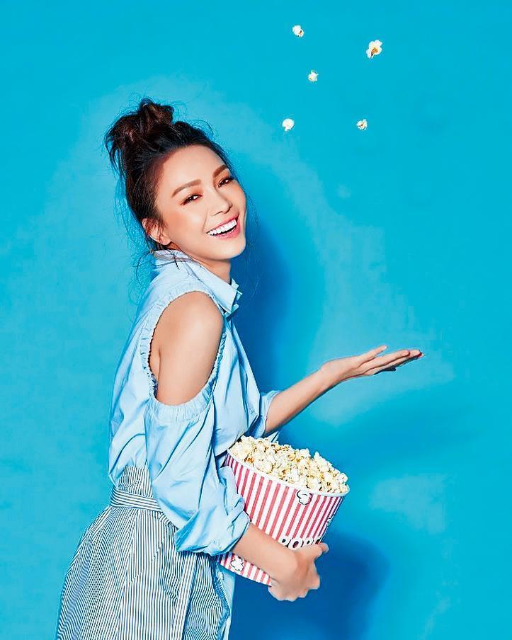 林采欣不只外型吸睛，她曾幫歐陽娜娜、TFBOYS的王源寫歌，創下驚人點擊率，是正港的創作歌手。 （翻攝自林采欣IG）