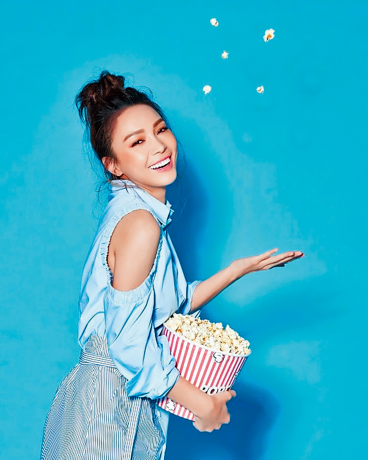 林采欣不只外型吸睛,她曾幫歐陽娜娜、TFBOYS的王源寫歌,創下驚人點擊率,是正港的創作歌手。 (翻攝自林采欣IG)