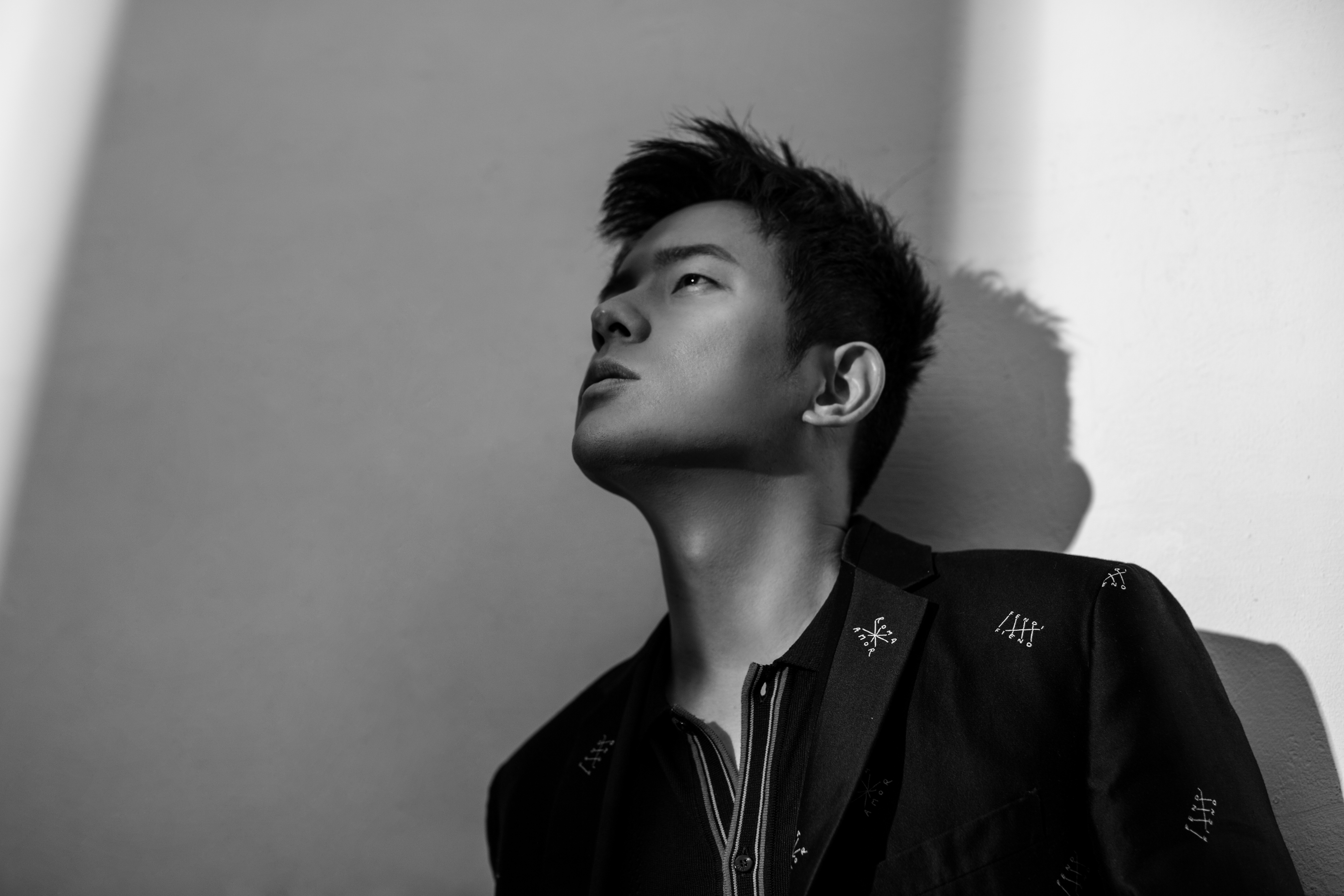 宥勝說訪問主題不是南極冒險嗎？為什麼拍照主題走時尚風？嗯，就標準的圖文不符呀。