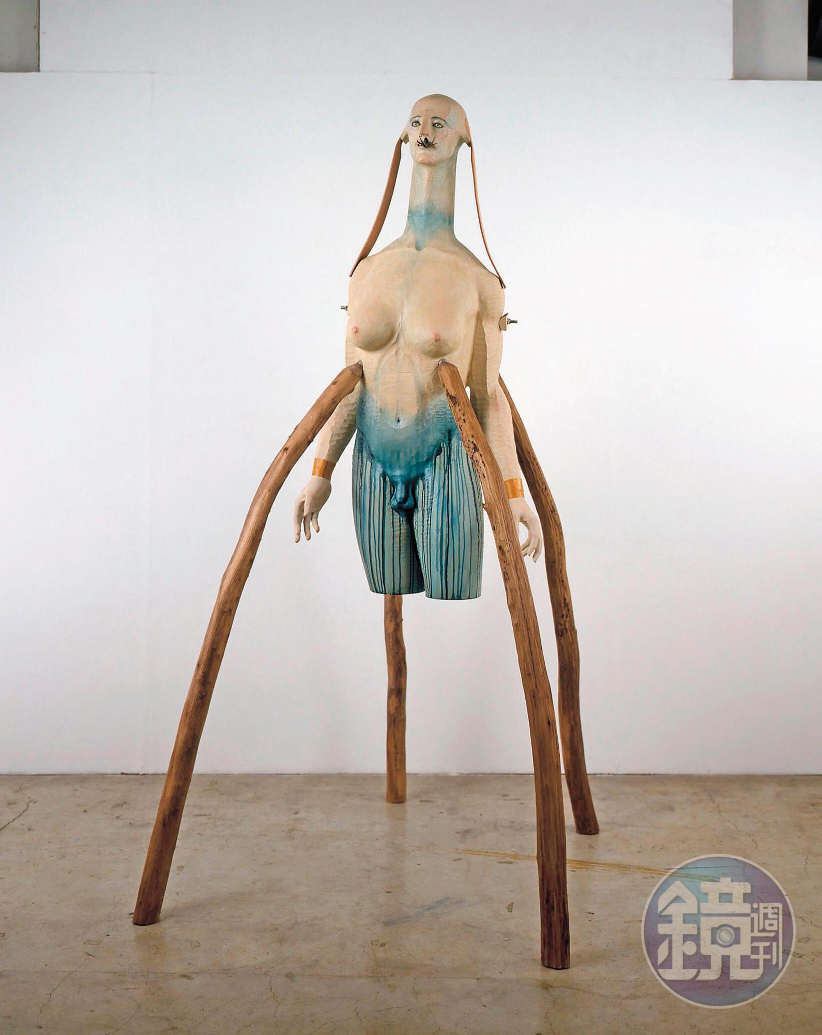 姚謙珍藏日本雕塑大師舟越桂作品,一次地震,他扶著2米高的作品站了半小時,事後才發現,上面沾了他緊急中撞傷的血跡。後來作品送到日本展覽,「上面還有我的血。」