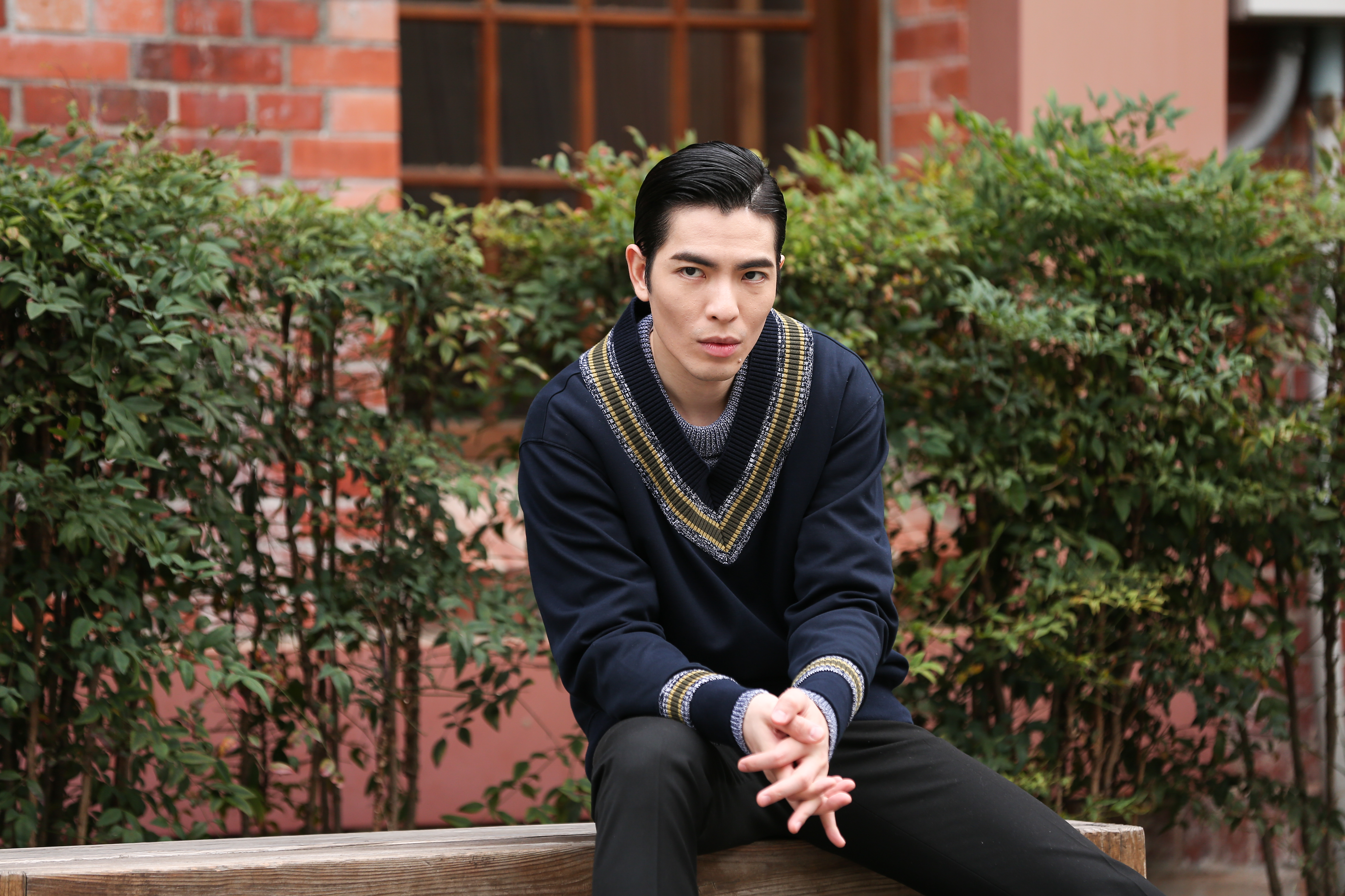 已是樂壇巨星的蕭敬騰這次跨領域演出心理師，賦予角色「老蕭式」靈魂。（服裝提供：BOSS）