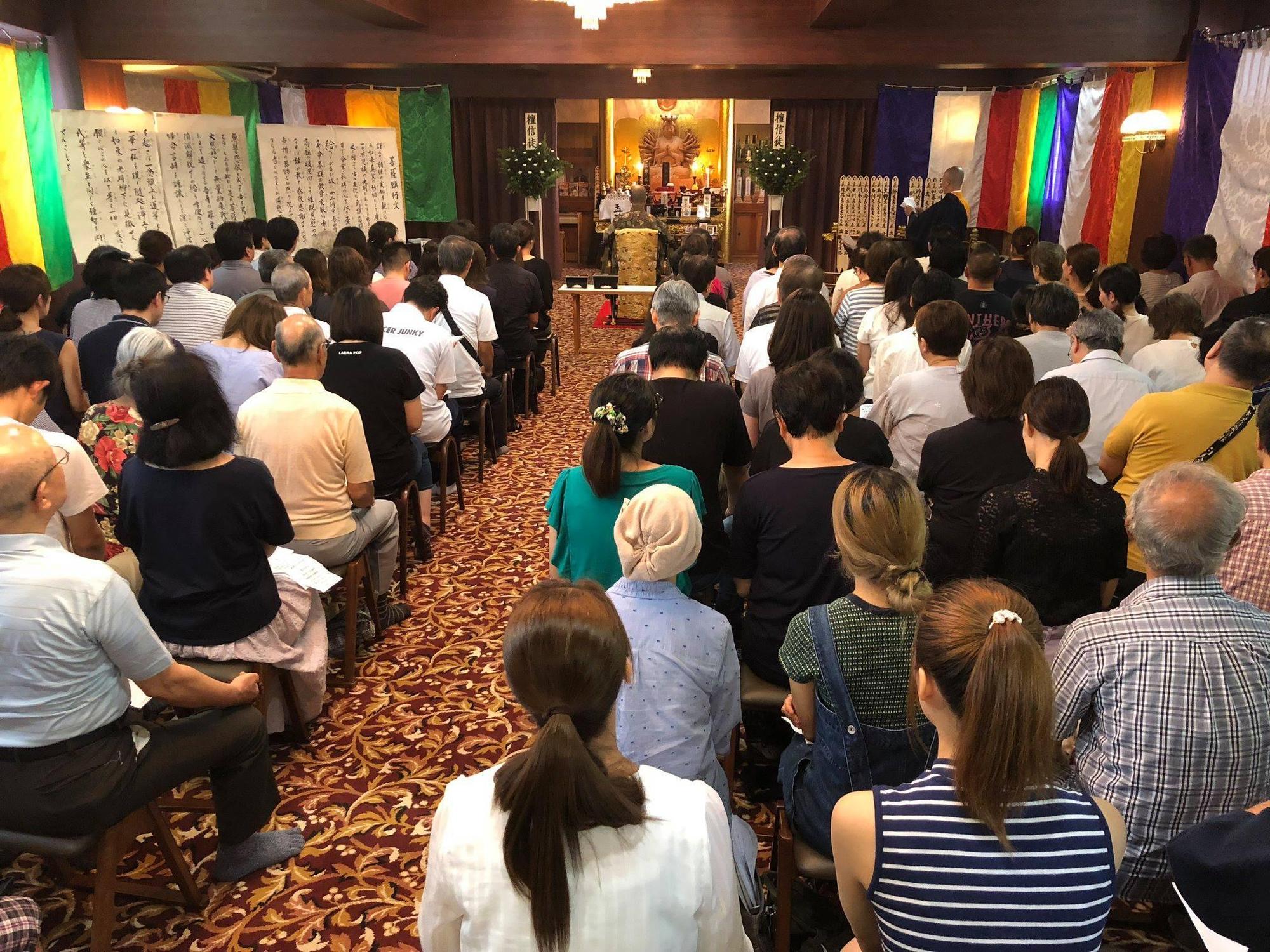 位於東京都府中市的慈惠院，舉行動物葬禮已有百年歷史，圖為盂蘭盆節為往生動物舉行聯合法會的情況。（翻攝自慈惠院臉書）