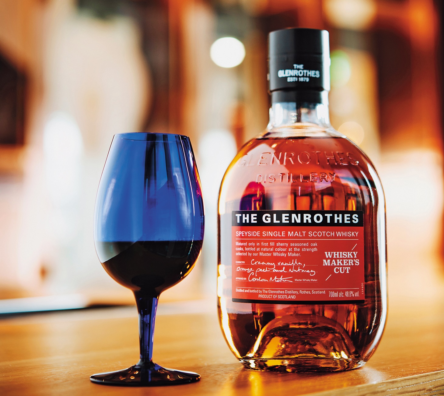 這款大紅酒標的格蘭路思是酒廠重新出發後最受歡迎的酒款，WMC是釀酒師精選之意，初次雪莉桶呈現精采的48.8％酒精度，是它大受歡迎的關鍵之一。