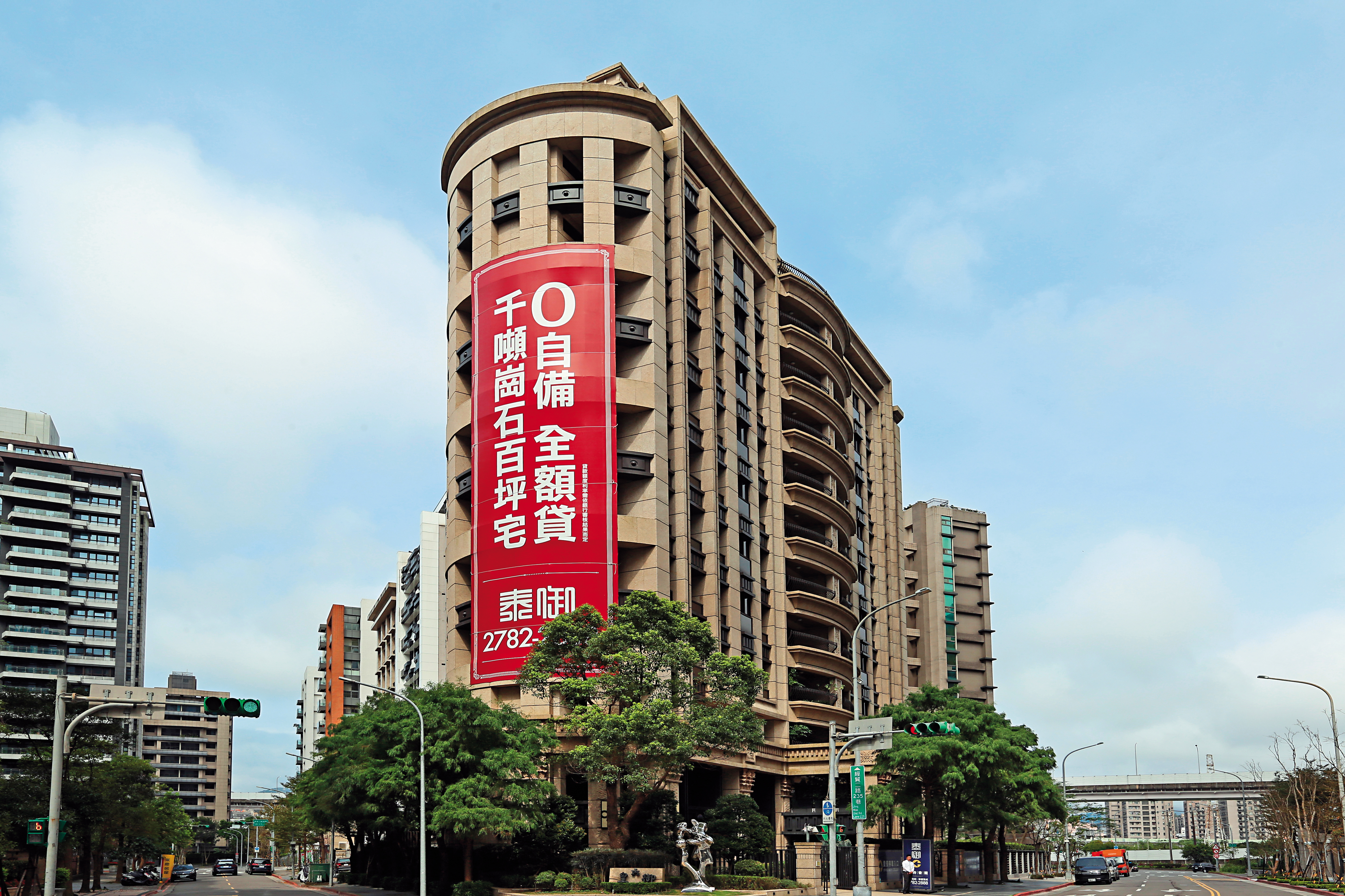 降價風吹向豪宅市場，南港「泰御」是第一個祭出「零自備、全額貸」促銷的豪宅案。