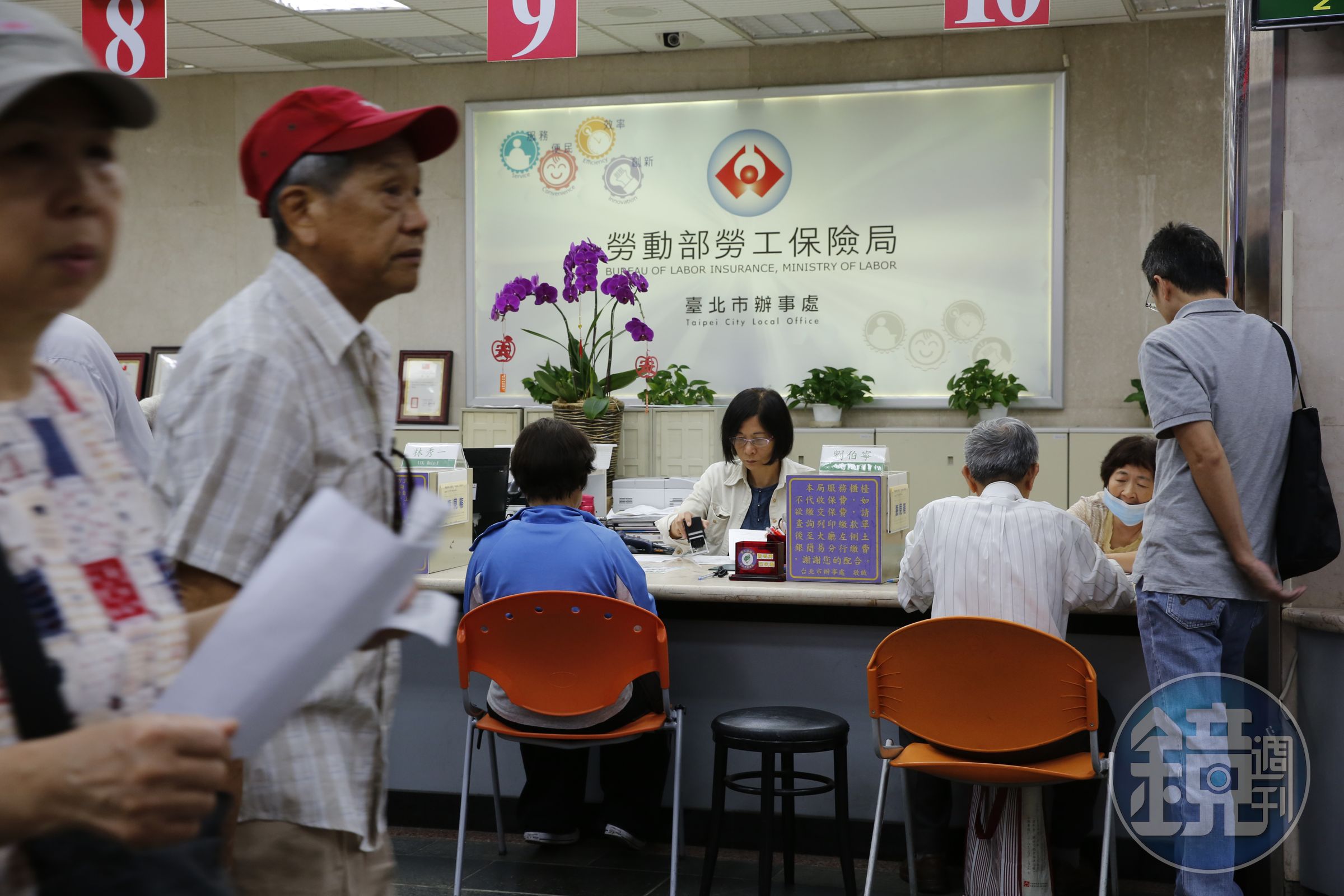 勞保年金恐提前破產的消息，對於勞工來說是一警訊，大家應提早預做準備。