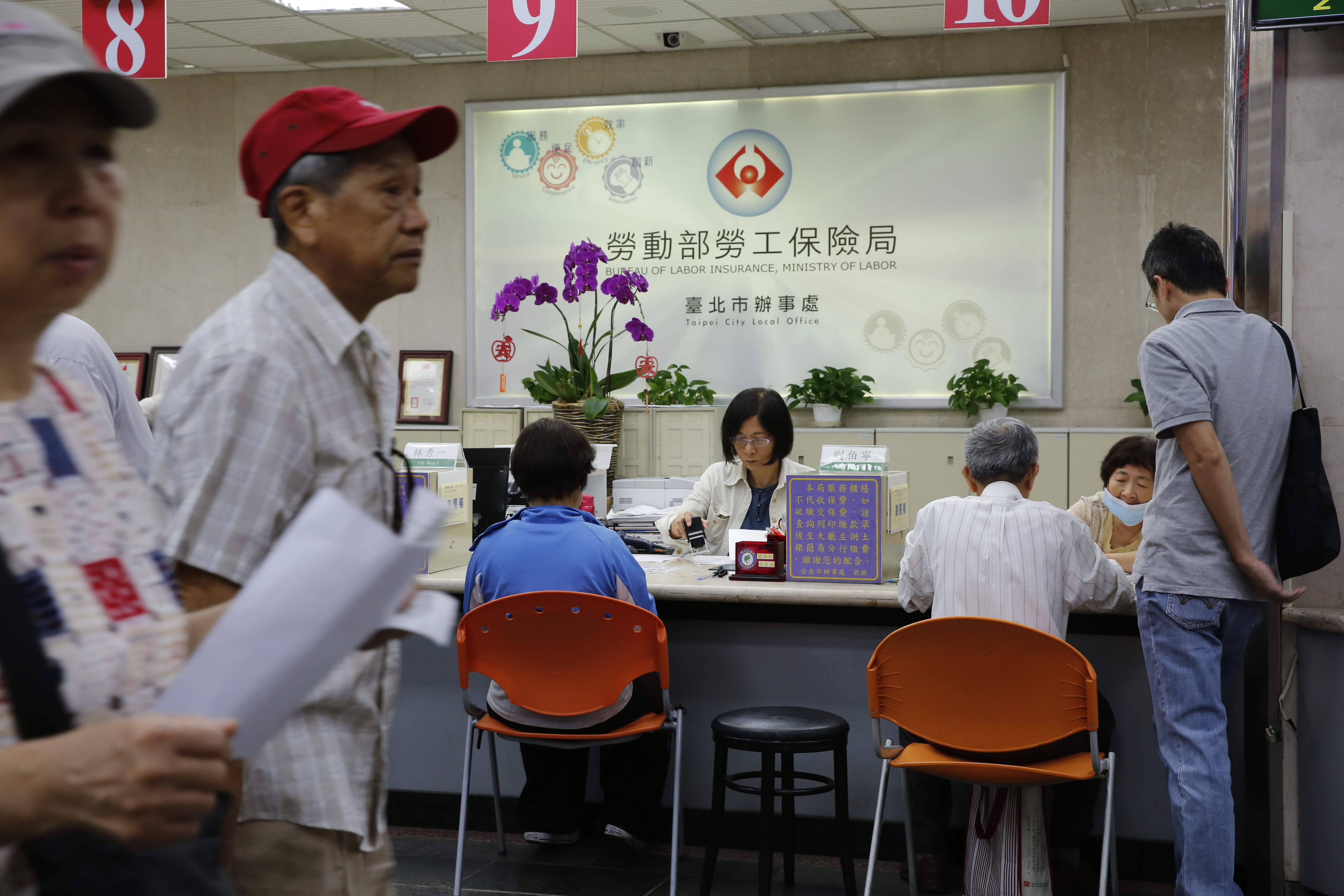 勞保年金恐提前破產的消息，對於勞工來說是一警訊，大家應提早預做準備。