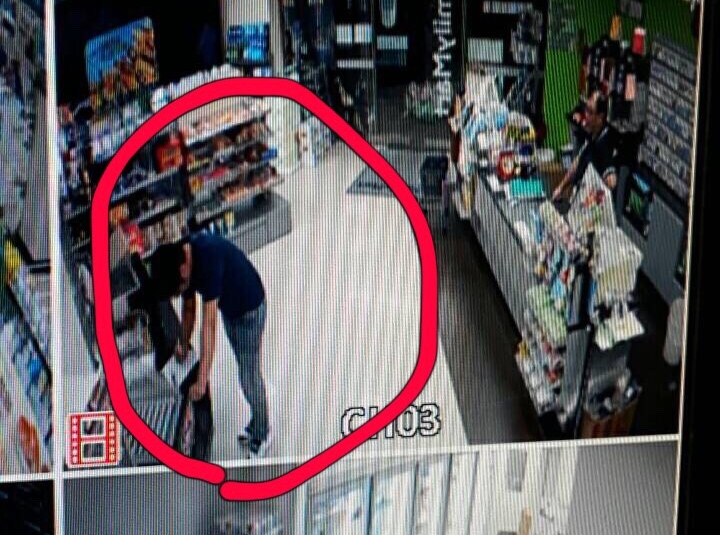 龔男躲在楊麗菁住家附近，藉機騷擾。