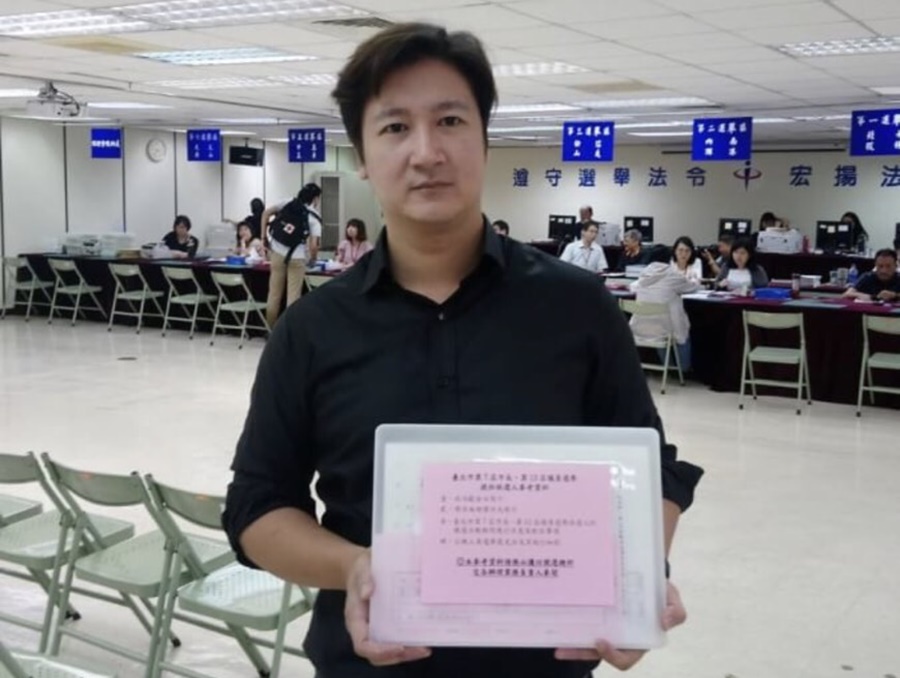 龔偉倫被爆用假學經歷參選，根本是政治蟑螂。（翻攝自臉書）