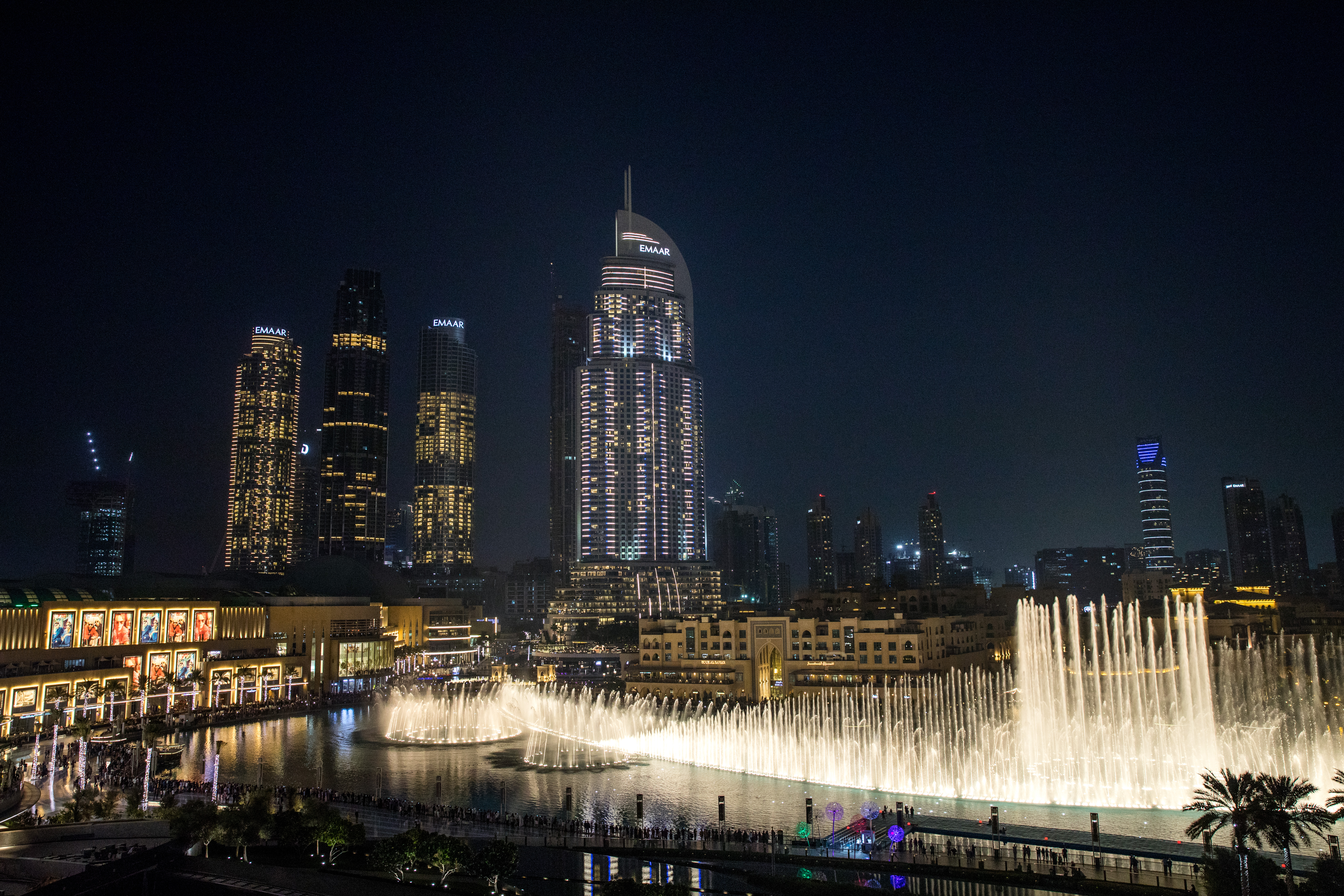 從「ARMANI Hotel」房間的5樓露台看出去，正可將世界最大型的音樂水舞秀盡收眼底。