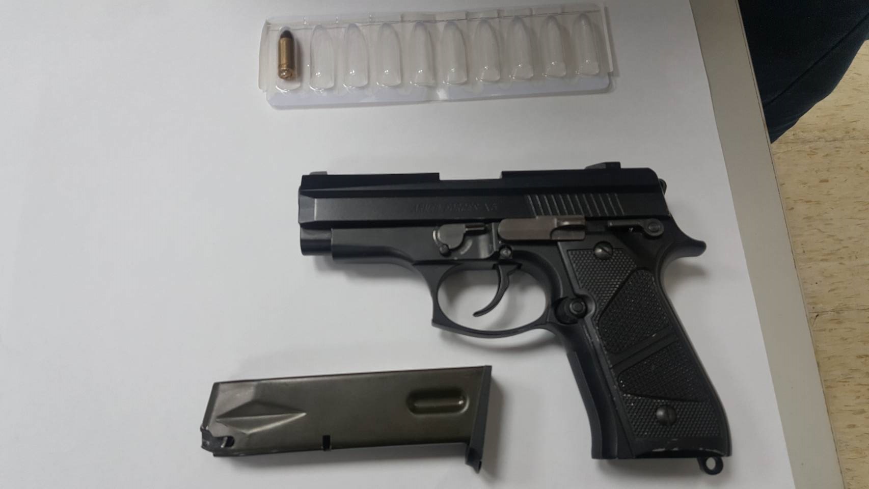 現場起出的改造手槍。（警方提供）