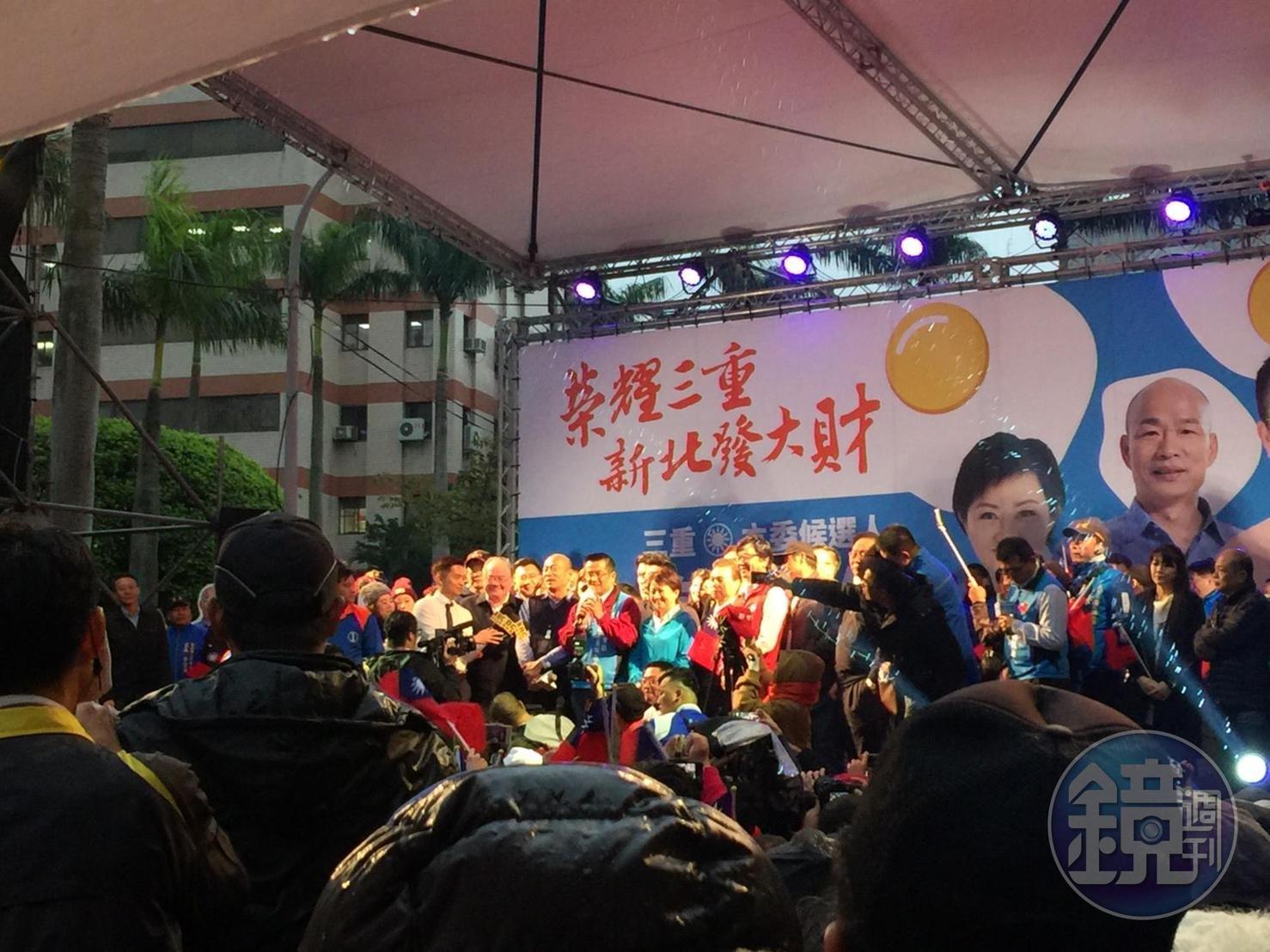 高雄市長韓國瑜和台中市長盧秀燕今合體替國民黨新北市立委參選人鄭世維站台。