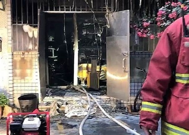 昨下午4時北市內湖路1段91巷一幢住宅大廈發生火警。（翻攝畫面）