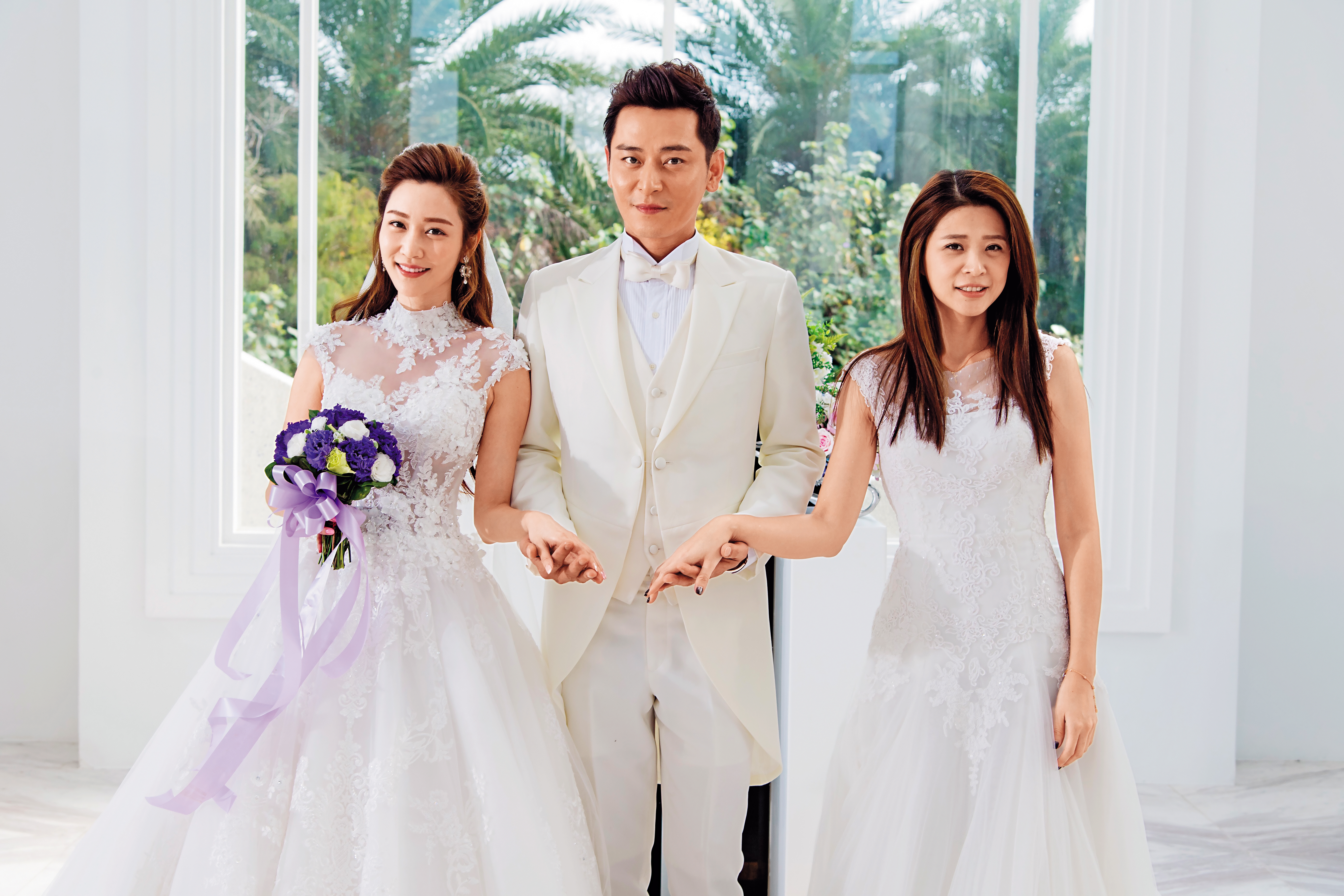 陳冠霖(中)與李燕(右)主演三立《炮仔聲》,曾莞婷(左)也客串數集助陣。(三立提供)