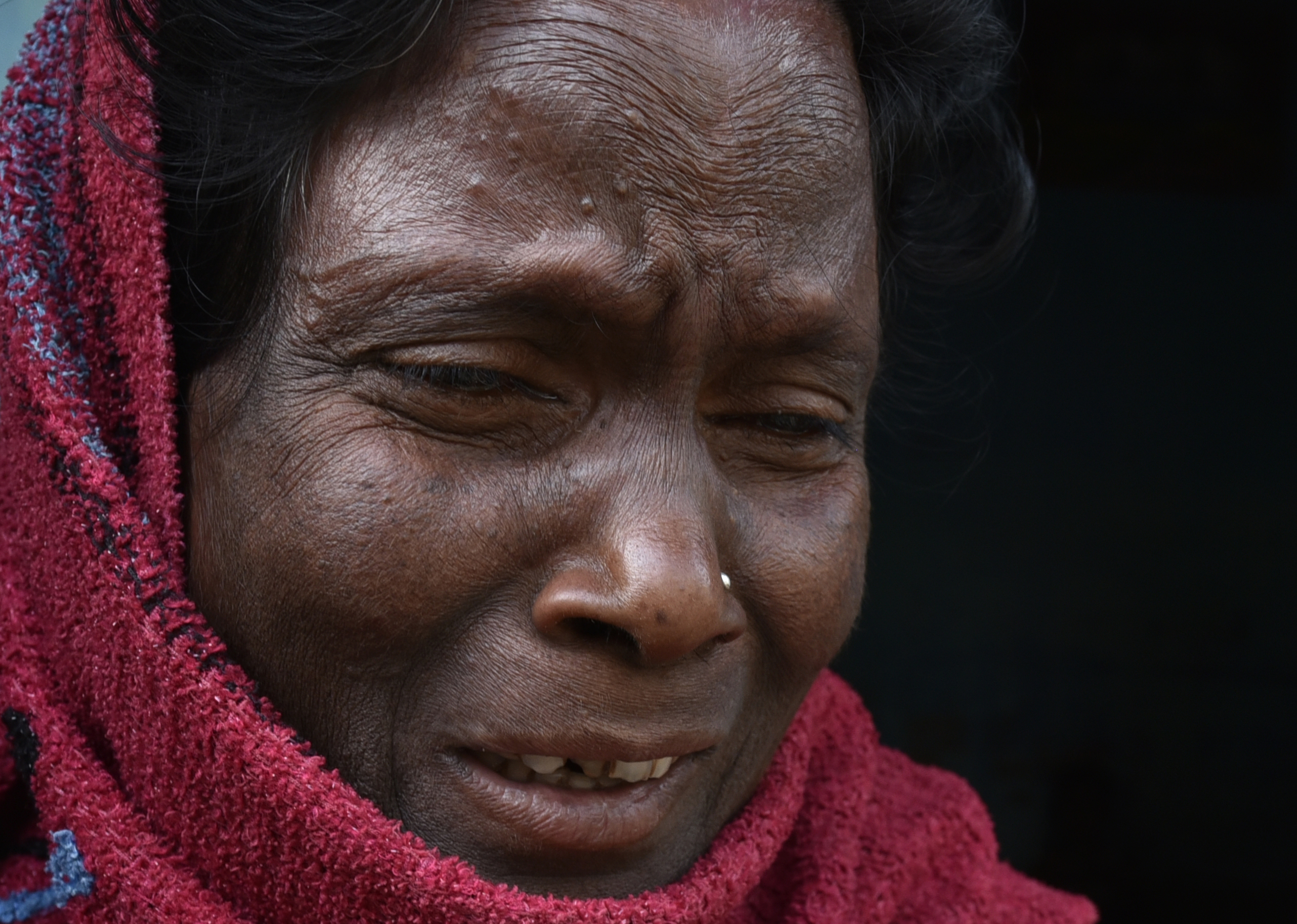 印度阿薩姆省發生集體飲用假酒，百餘人喪命的慘劇。（東方IC）